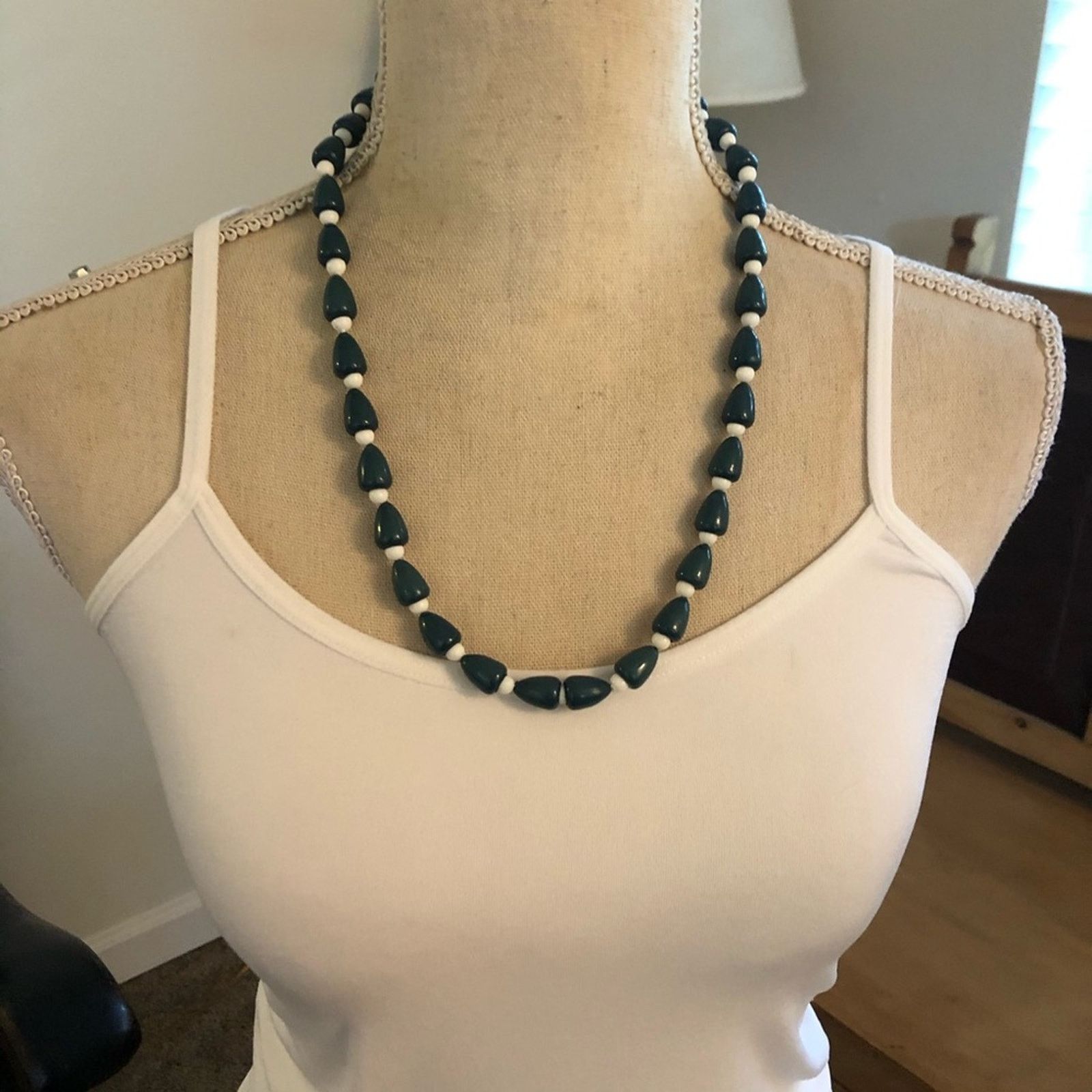 Vintage Vintage 70s green and white plastic bead necklace Size ONE SIZE - 5 Thumbnail