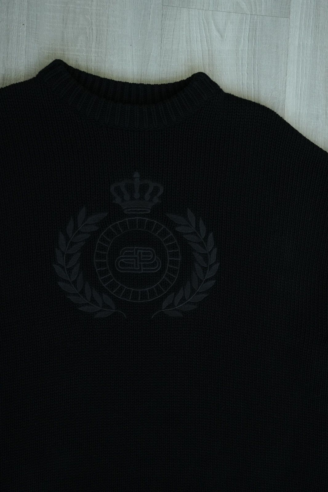 Balenciaga Balenciaga Oversized Crest Knit Sweater Size US S / EU 44-46 / 1 - 3 Thumbnail