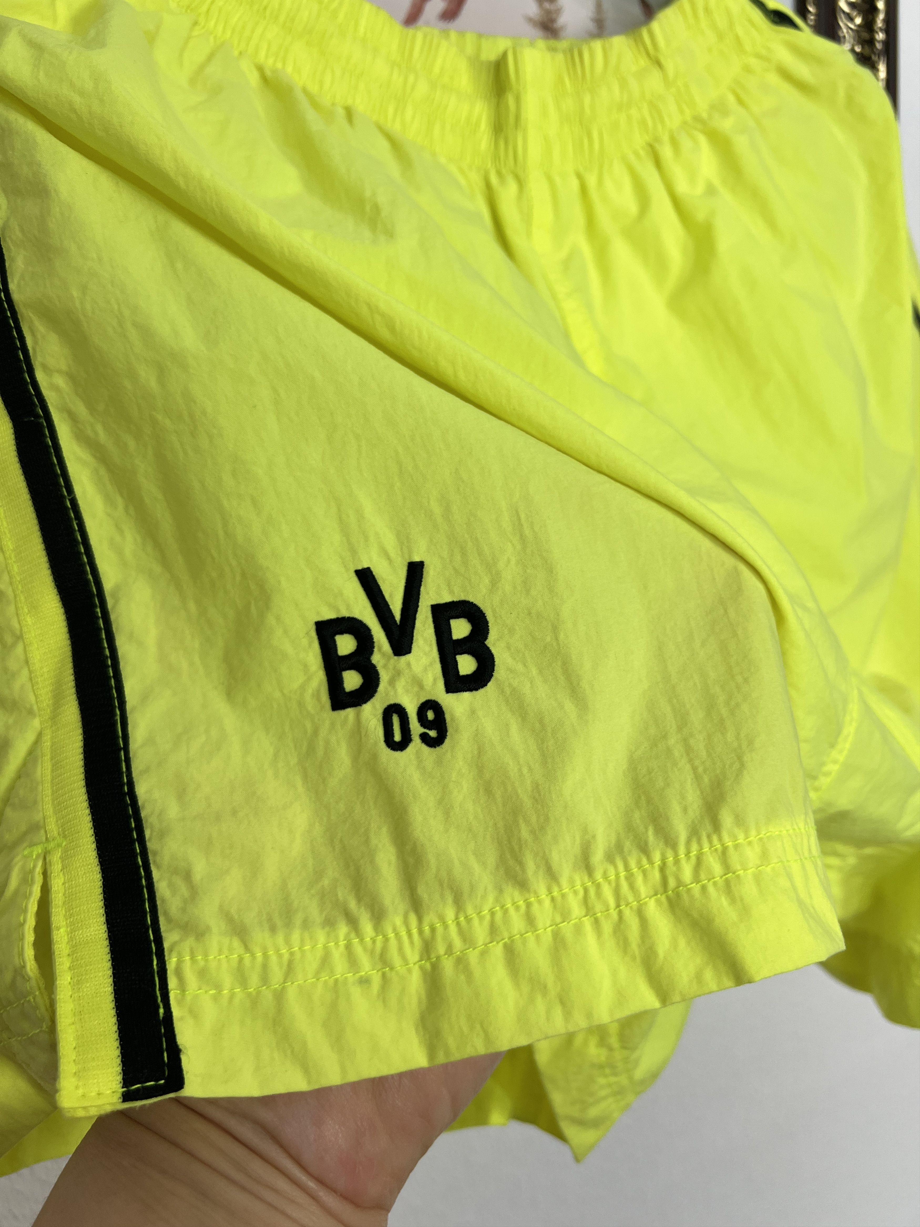 Nike Vintage 90's Nike Borussia Dortmund Football Shorts Soccer Size US 34 / EU 50 - 4 Thumbnail