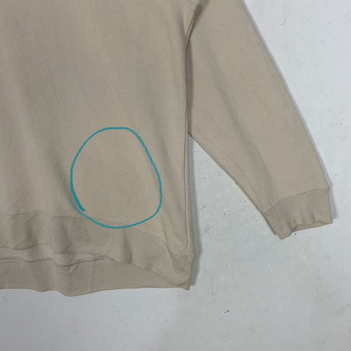 Uniqlo Uniqlo The Devil Wears Prada Movie Streetwear Sweatshirt Size US XL / EU 56 / 4 - 9 Thumbnail