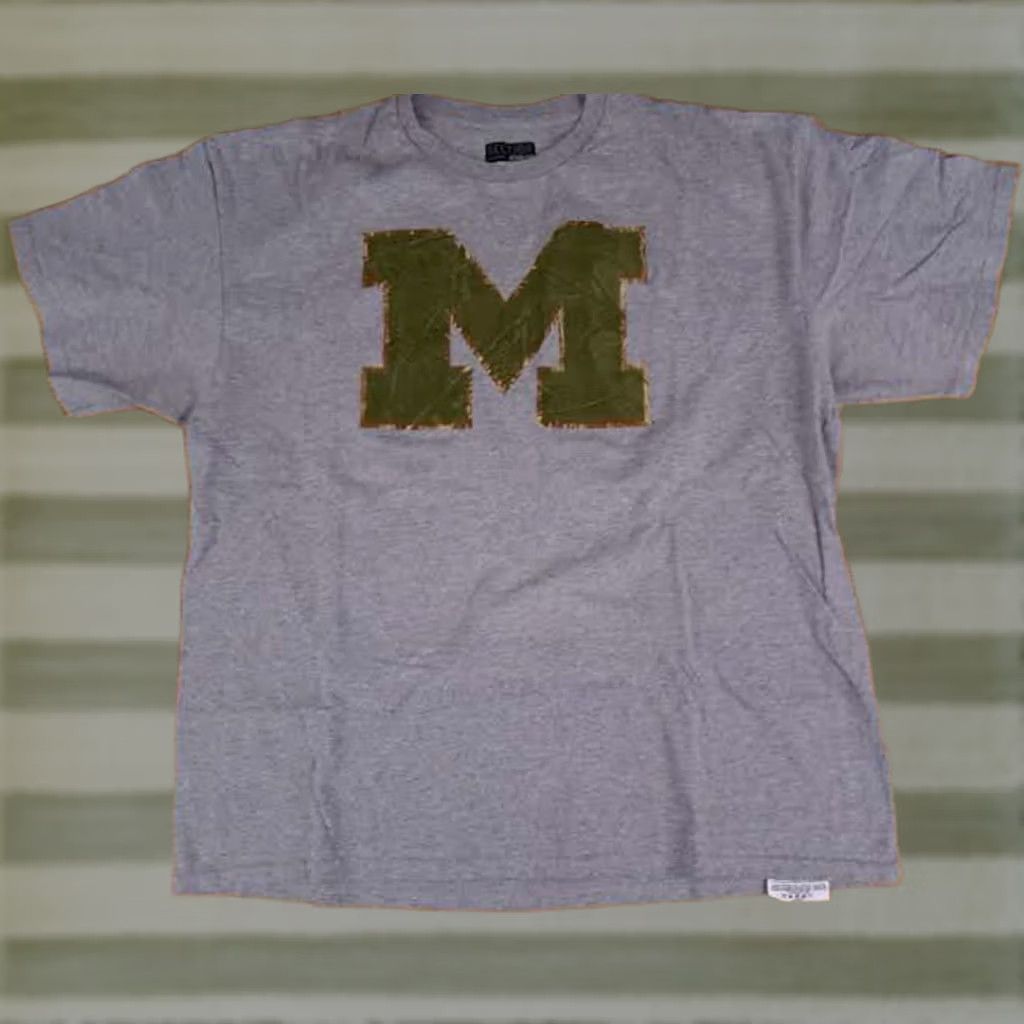 Vintage VINTAGE Michigan Wolverines Camouflage T-Shirt Grey 2 XL Majestic Mens Size US XL / EU 56 / 4 - 1 Thumbnail