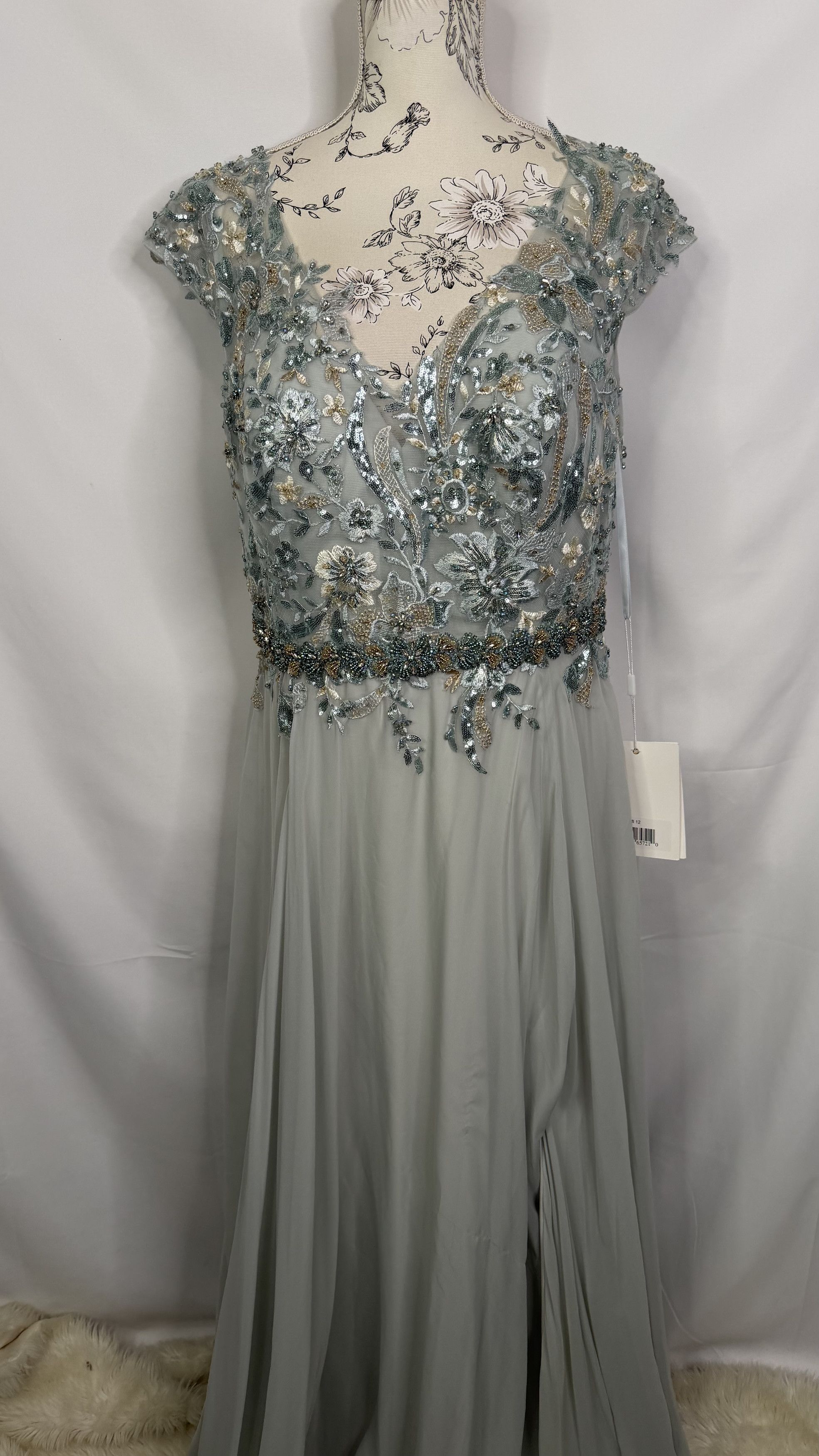 Mac Duggal Mac Duggal Embellished Cap Sleeve Bodice Chiffon Gown NWT Size XL / US 12-14 / IT 48-50 - 13 Thumbnail