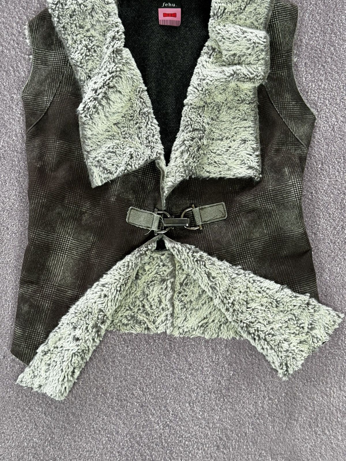 Japanese Brand Avant Garde Y2K Vintage Fuzzy Glam Vest Size M / US 6-8 / IT 42-44 - 4 Thumbnail