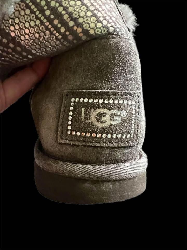 Other Uggs Winter Boots with Faux Fur Lining and Gem Size 6 Size US 6 / IT 36 - 4 Thumbnail