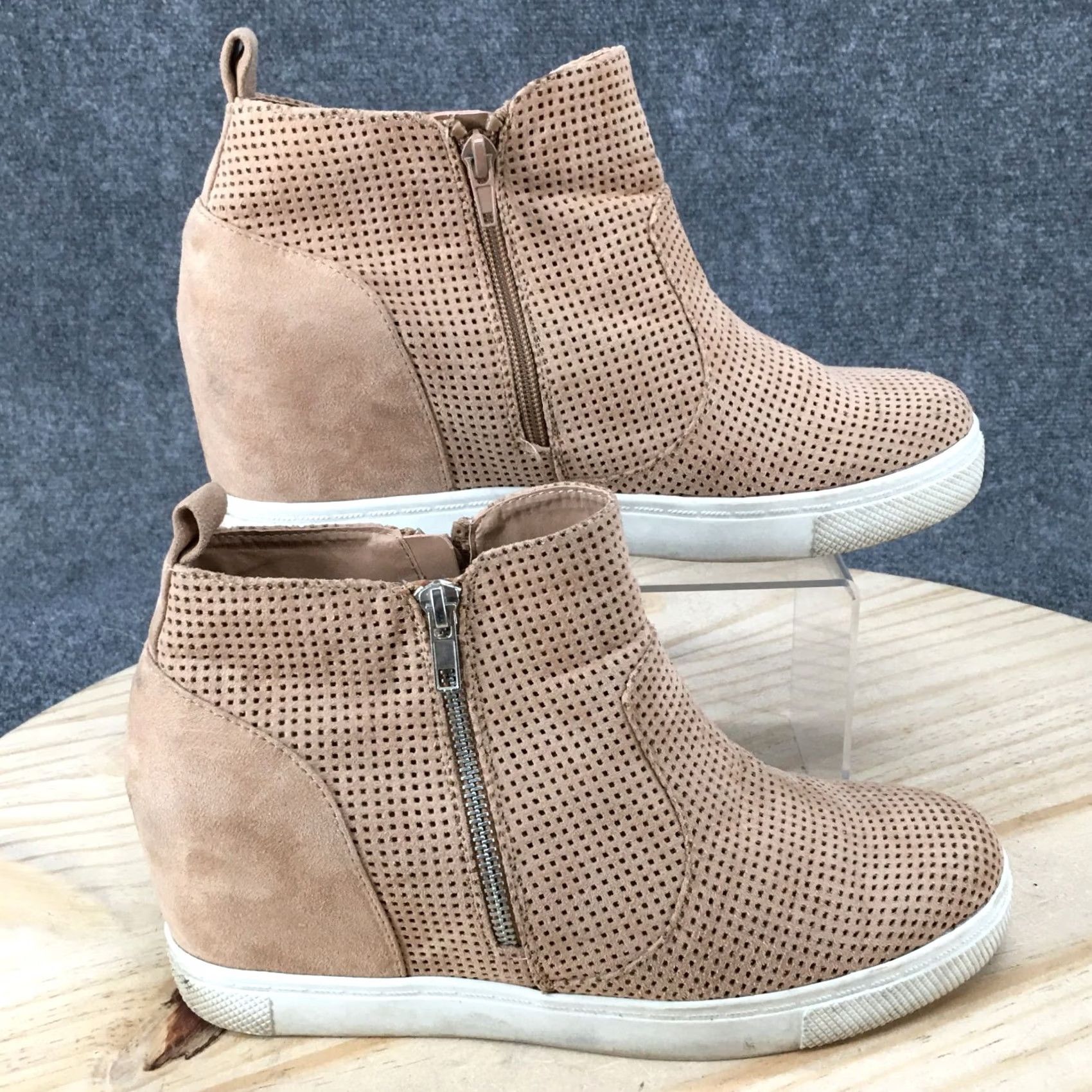 Vintage BRASH Boots Womens 11 Ankle Booties Chelsea Zip Up Comfort Beige Suede Casual Size US 11 / IT 41 - 2 Thumbnail