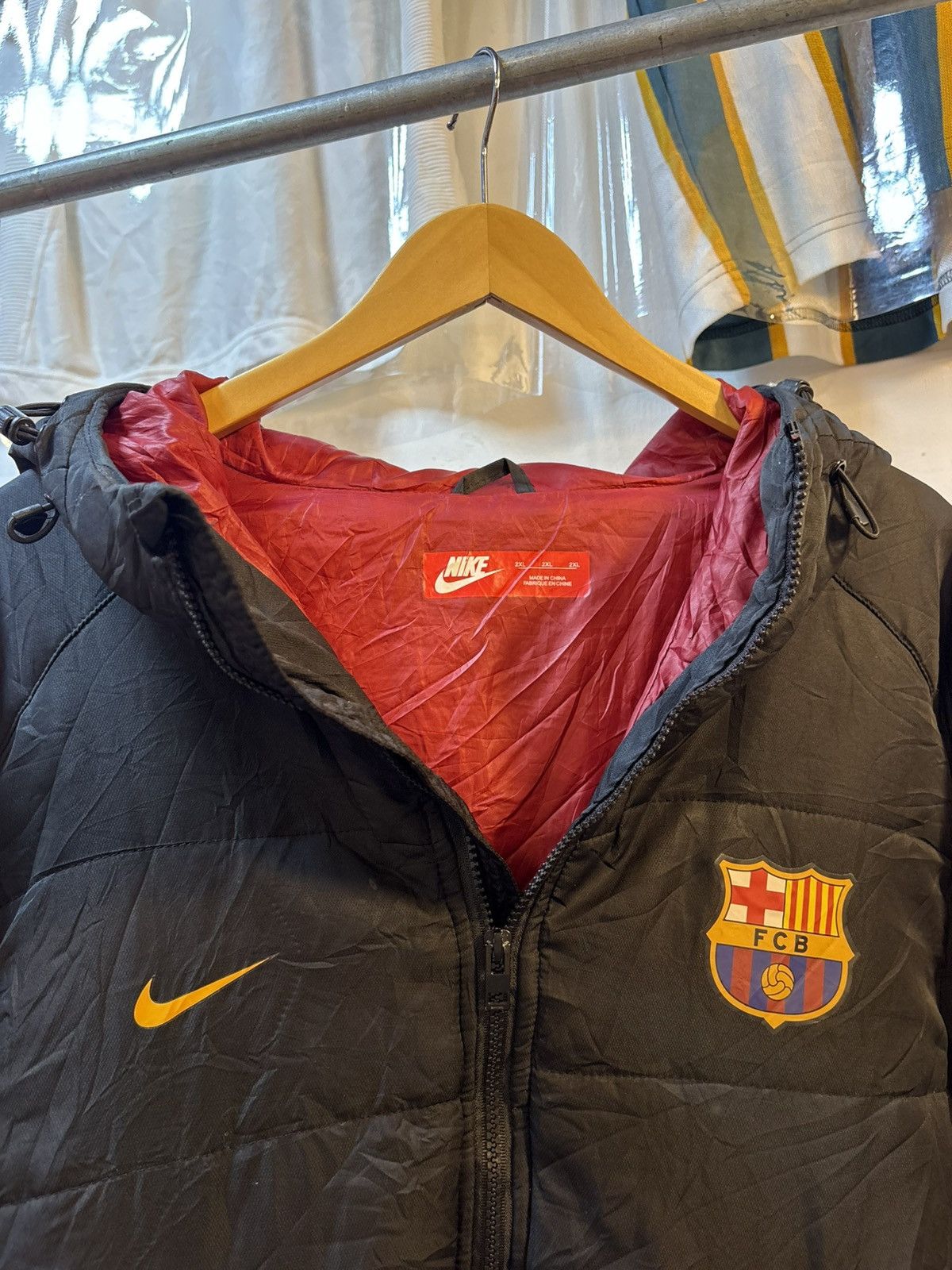 Nike Vintage Y2K FC Barcelona Puffer Jacket Size US XXL / EU 58 / 5 - 8 Thumbnail