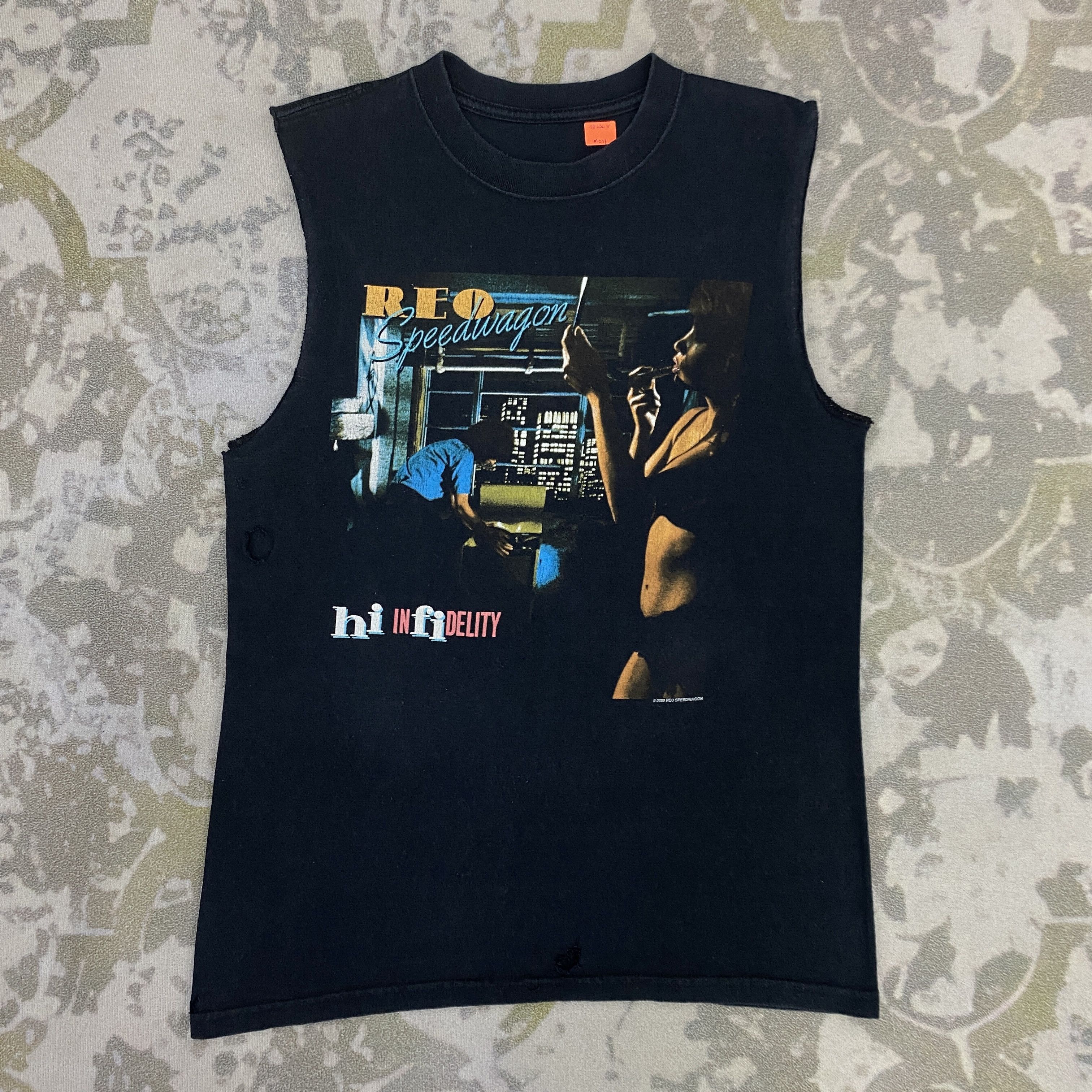 Band Tees Vintage REO SPEEDWAGON HI INFIDELITY Small Shirt - M017 Size US S / EU 44-46 / 1 - 1 Thumbnail