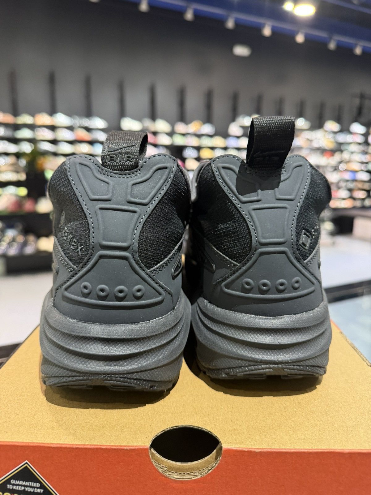 Nike Size 11m - Nike Air Max Sunder Gore-Tex Black Size US 11 / EU 44 - 4 Thumbnail