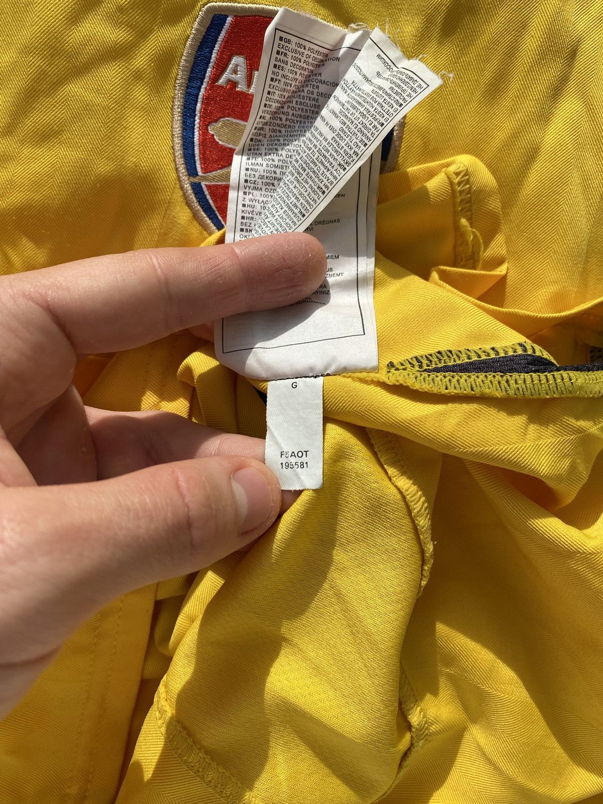 Nike Arsenal 2005-06 Jersey Yellow Nike O2 Highbury Final Sz S Size US S / EU 44-46 / 1 - 7 Thumbnail