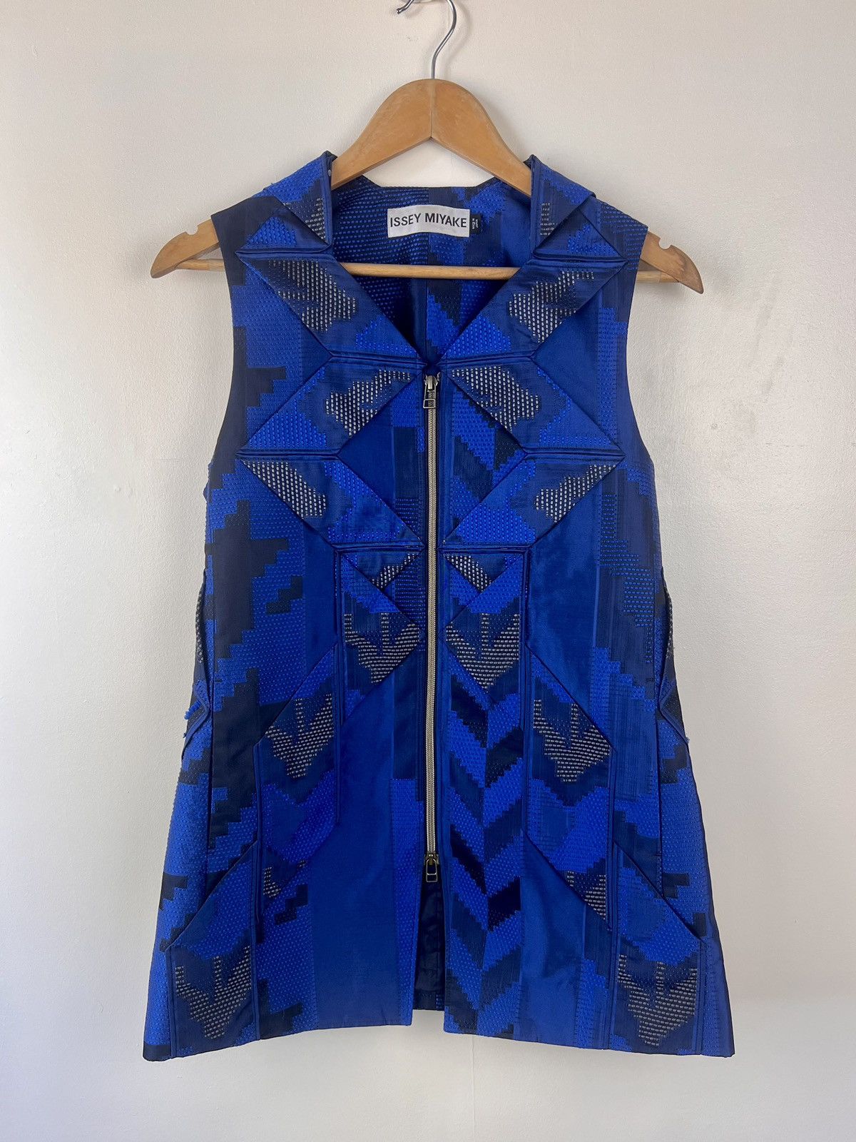 Issey Miyake ISSEY MIYAKE SLEEVELESS JACKET Size M / US 6-8 / IT 42-44 - 1 Thumbnail