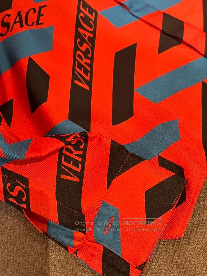 Versace Versace A silk shirt with a full logo paperback Size US S / EU 44-46 / 1 - 3 Thumbnail