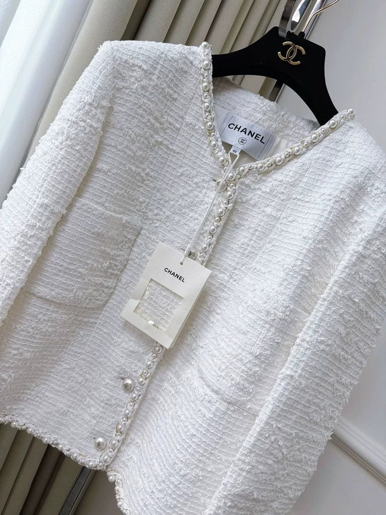 Chanel Chanel 25p spring and summer preview white pearl rolled ed Size S / US 4 / IT 40 - 2 Thumbnail