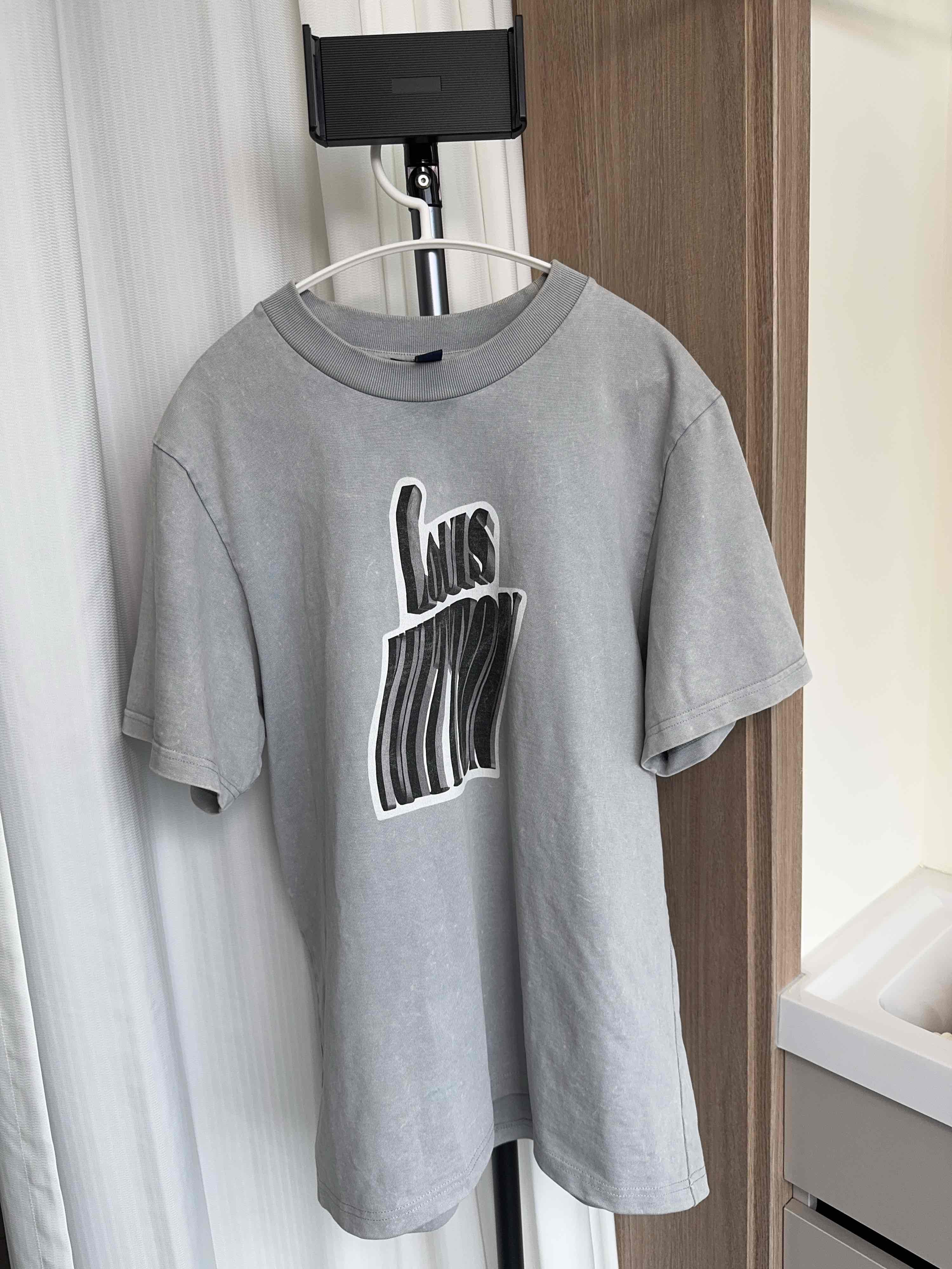 Louis Vuitton Louis Vuitton Logo Print T-Shirt Size M Size M / US 6-8 / IT 42-44 - 1 Thumbnail