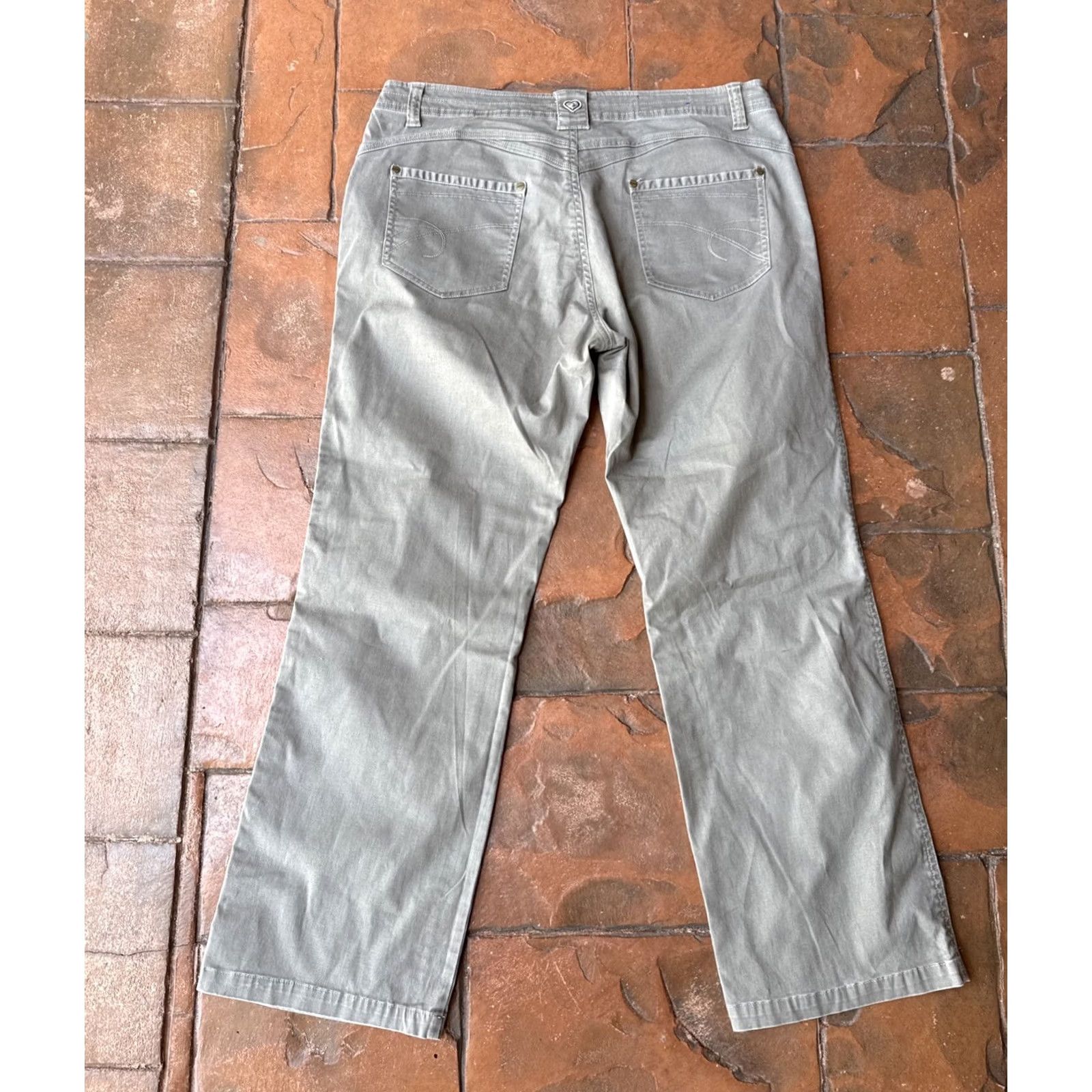 Vintage Kuhl Mountain Culture Hiking Pants Women 14 Short Cargo Outdoor Summer Spring Fall Winter Beige - Regular Fit, Plain Front, Zipper, Logo Mens? Women Size 36" / US 14 / IT 50 - 3 Thumbnail