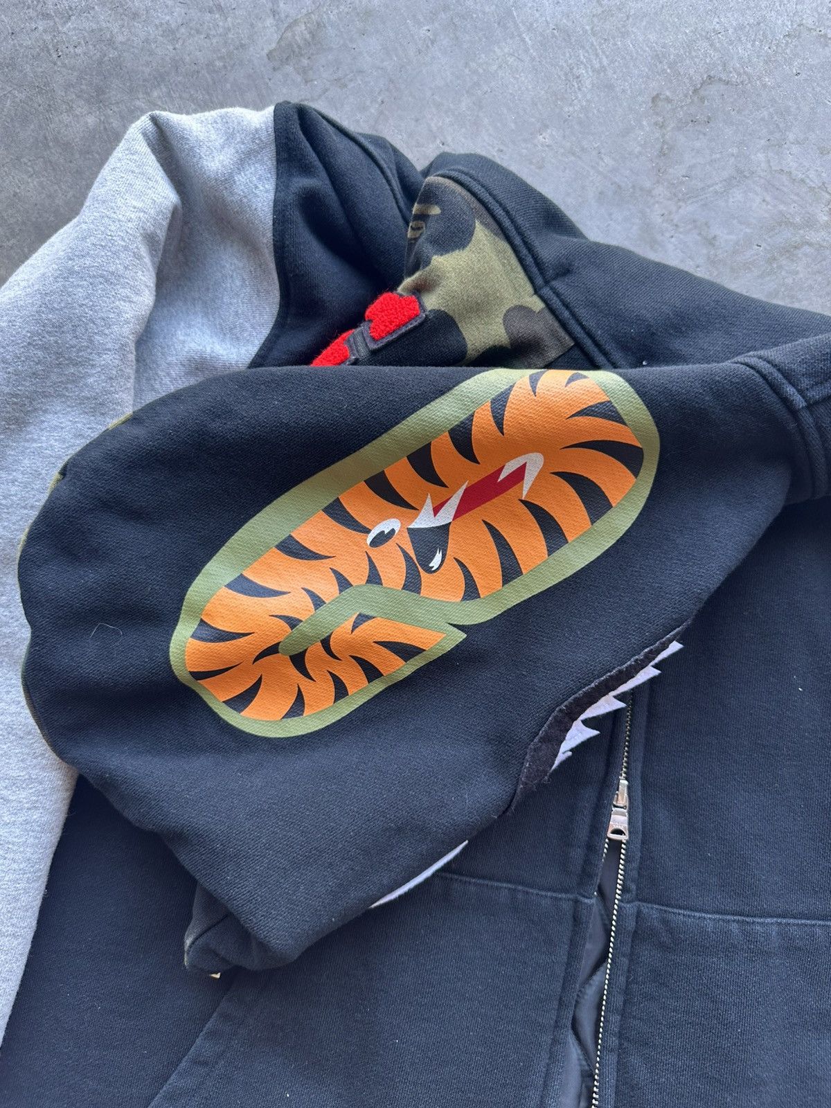 Bape BAPE Full Zip Quilted Shark Hoodie Size US XL / EU 56 / 4 - 2 Thumbnail