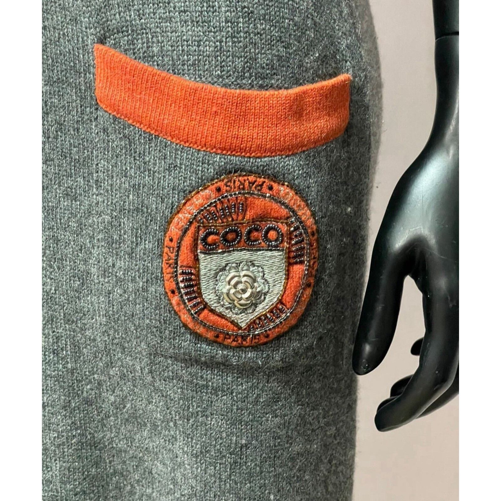 Chanel CHANEL 07A Cashmere COCO Logo Badge Knit Dress Sz.44 Size L / US 10 / IT 46 - 2 Thumbnail
