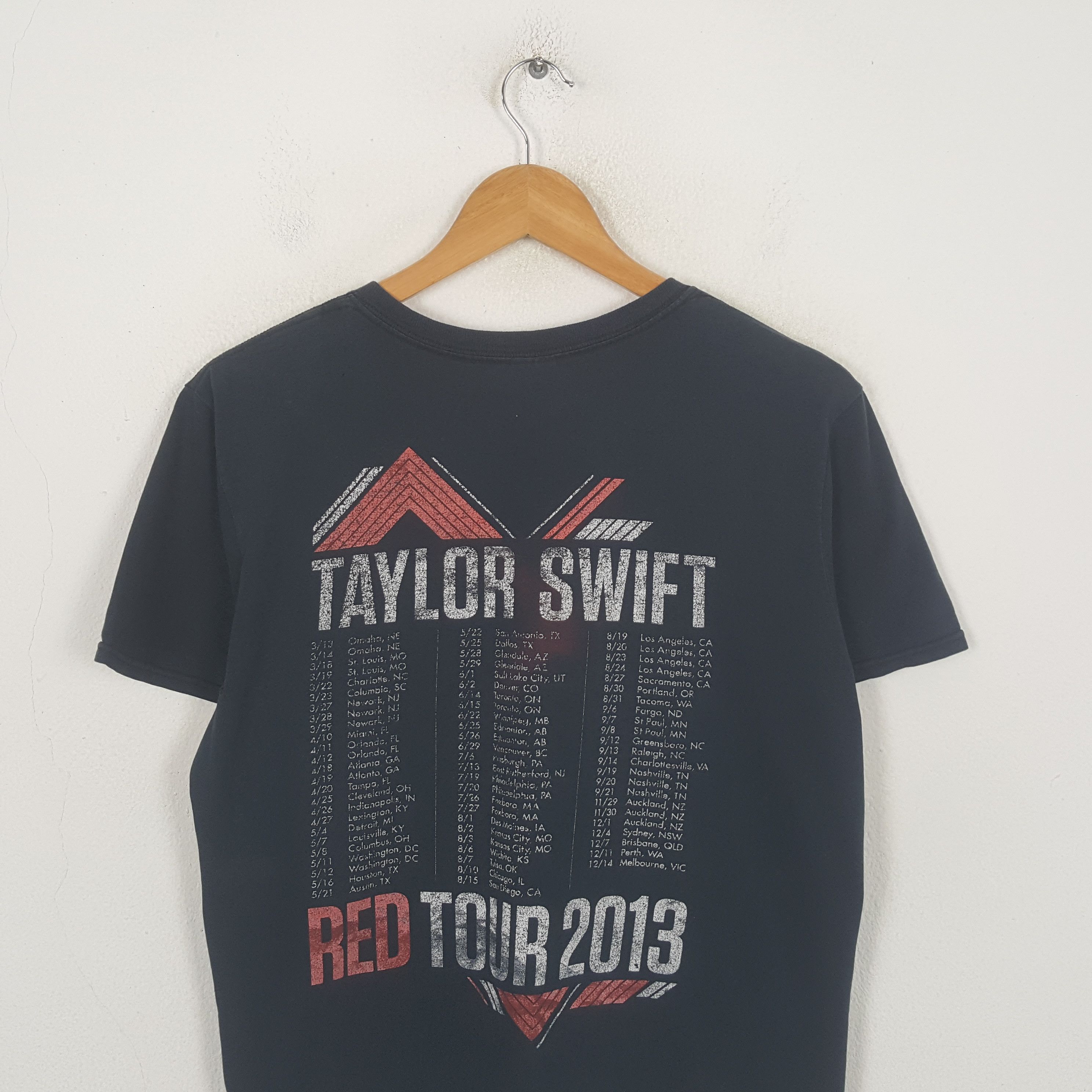 Band Tees Vintage Taylor Swift US Singer Songwriter T-shirt C294N31 Size US M / EU 48-50 / 2 - 4 Thumbnail