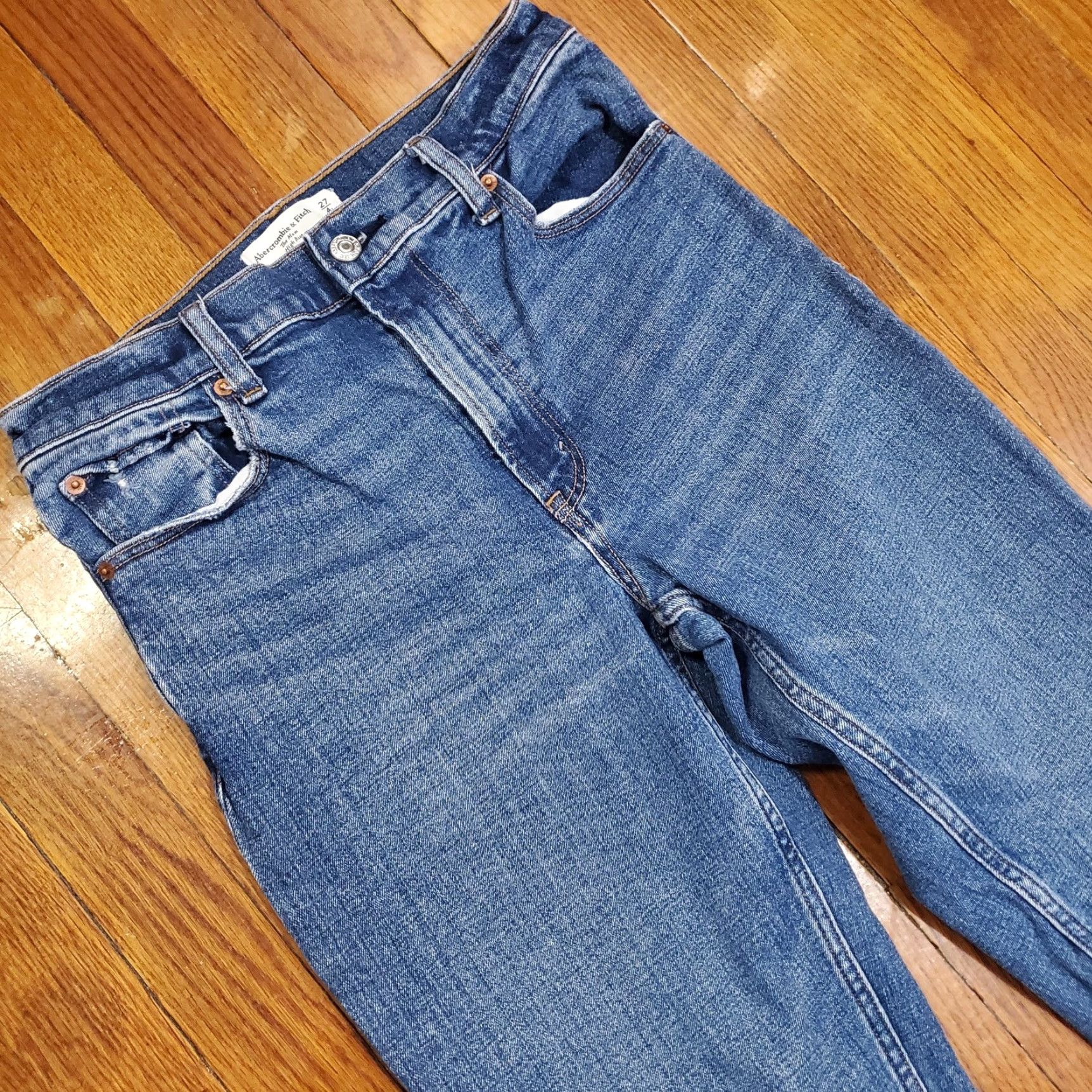 Abercrombie & Fitch Abercrombie & Fitch Jeans The Mom High Rise Womens 4 Long Blue Ripped Knee 27 Size 27" / US 4 / IT 40 - 6 Thumbnail