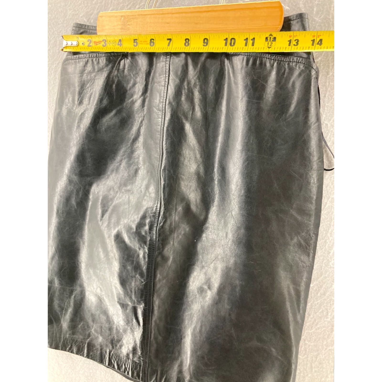 Vintage Linda Allard Ellen Tracy Skirt Womens 4 Leather Knee Length Black Pencil Straight 90s Size 27" / US 4 / IT 40 - 2 Thumbnail