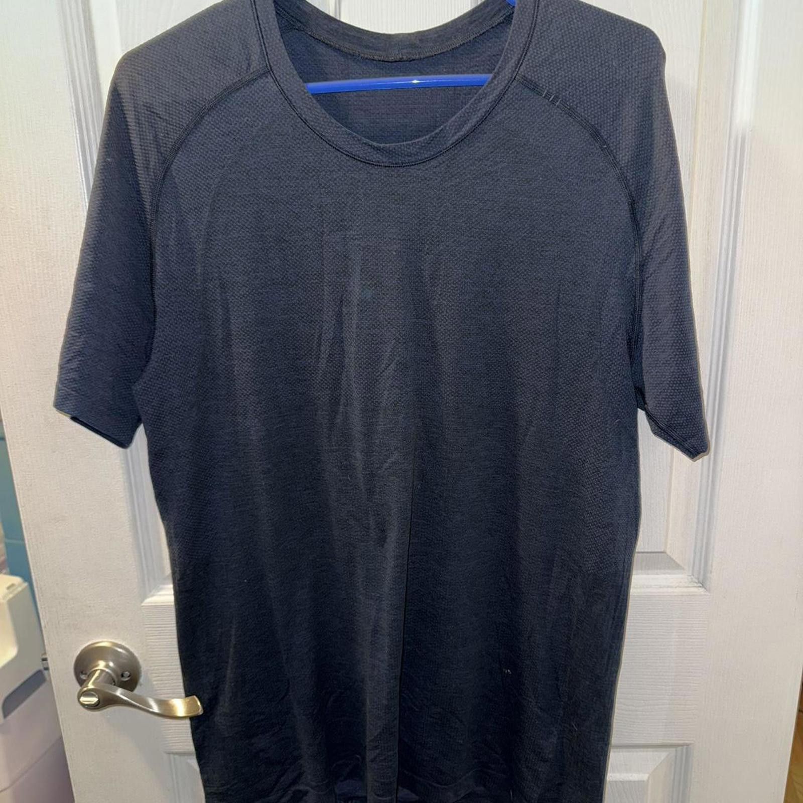 Lululemon Lululemon Men's Metal Vent Tech Shirt Size US M / EU 48-50 / 2 - 1 Thumbnail