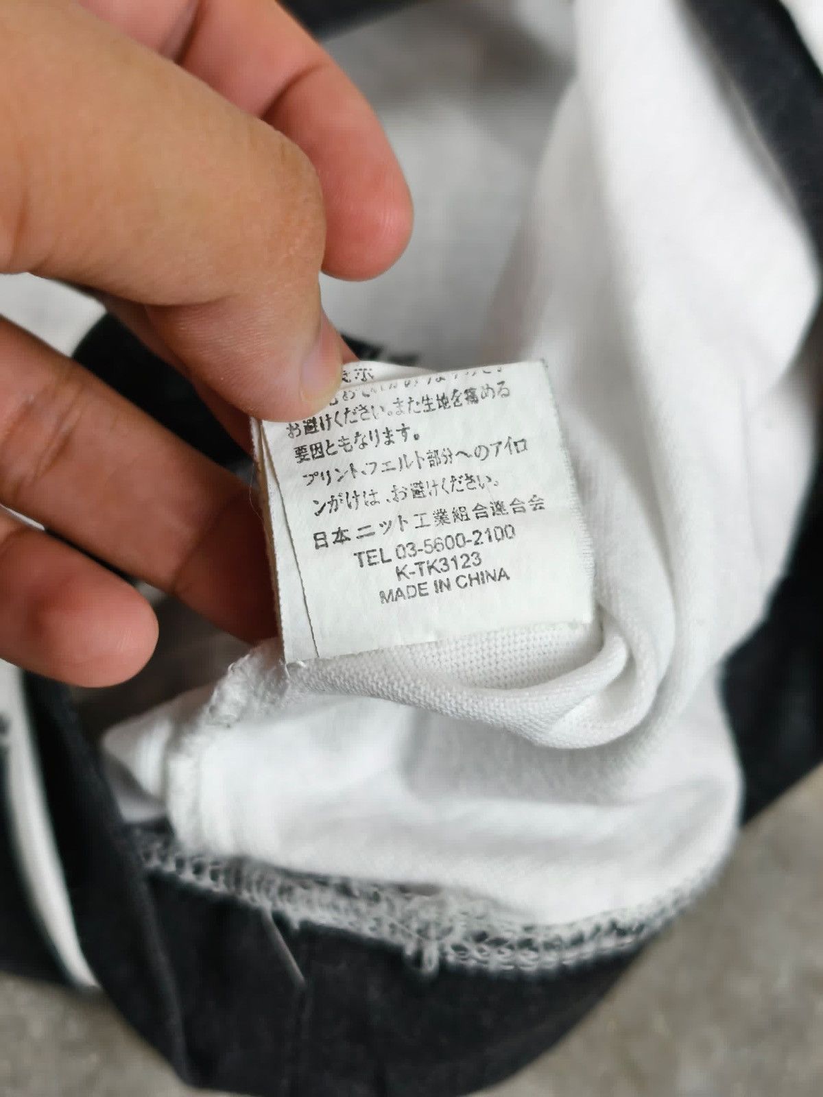 Vintage Rare Design Japanese Brand T-Shirt Size US L / EU 52-54 / 3 - 9 Thumbnail