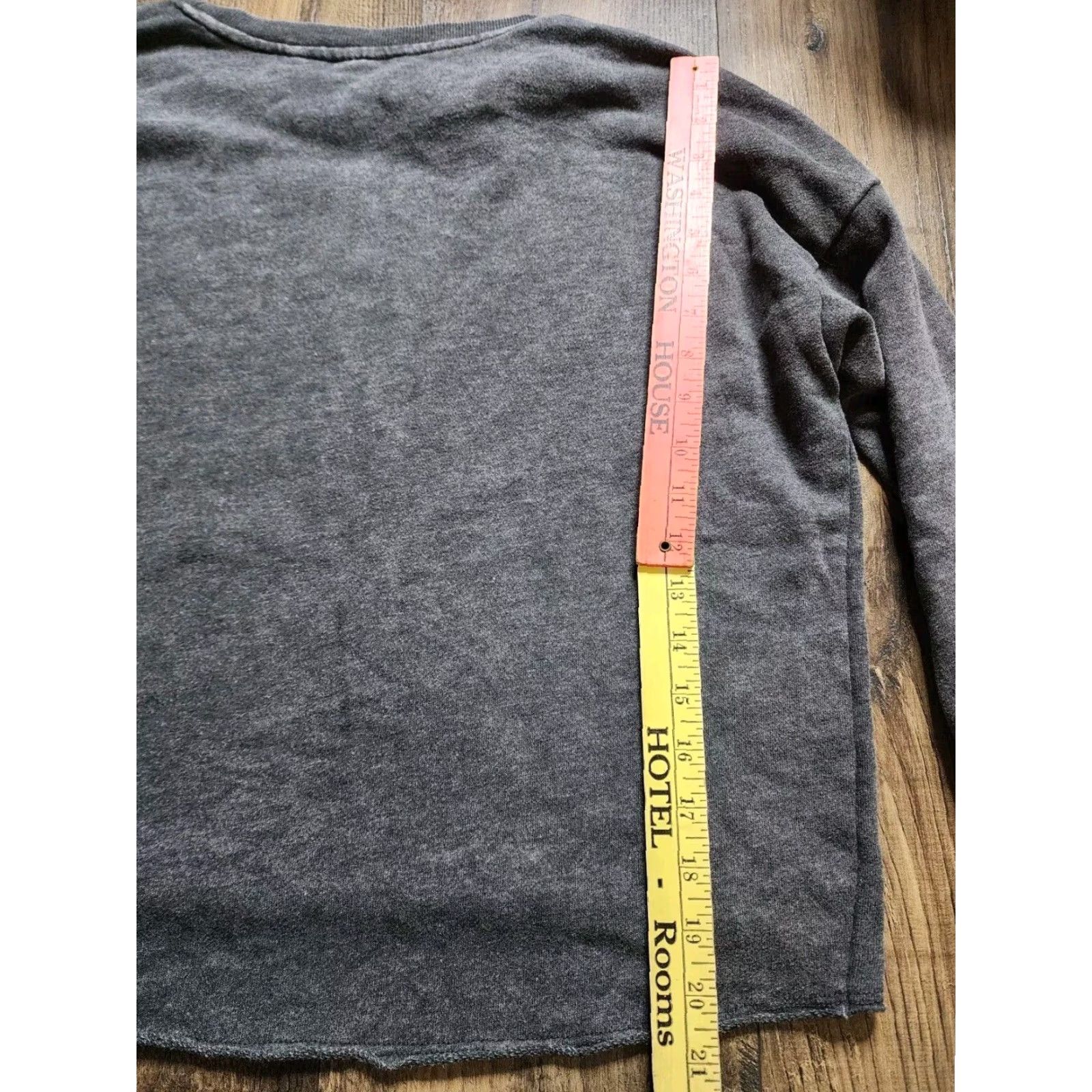 Junk Food Junk Food Womens L Def Leppard Cropped Sweatshirt Band Tee Sweatshirt L Gray Graphic Print Cropped Music Retro Rock Pullover Crew Neck Long Sleeve Size L / US 10 / IT 46 - 2 Thumbnail