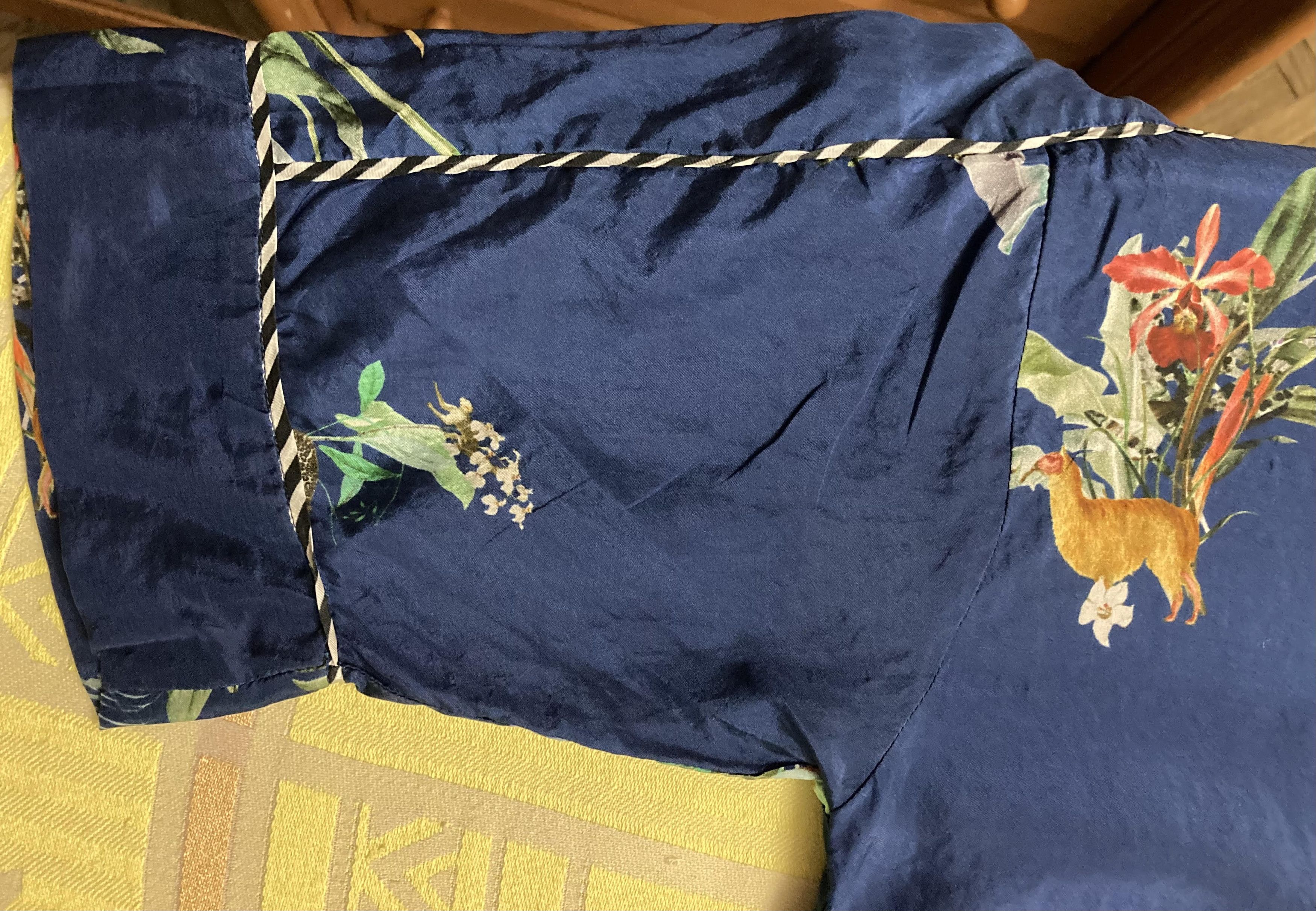 Japanese Brand × Vintage Vintage Vineet Bahl Natural Silk Blue Flower Top Blouse Size M / US 6-8 / IT 42-44 - 5 Thumbnail