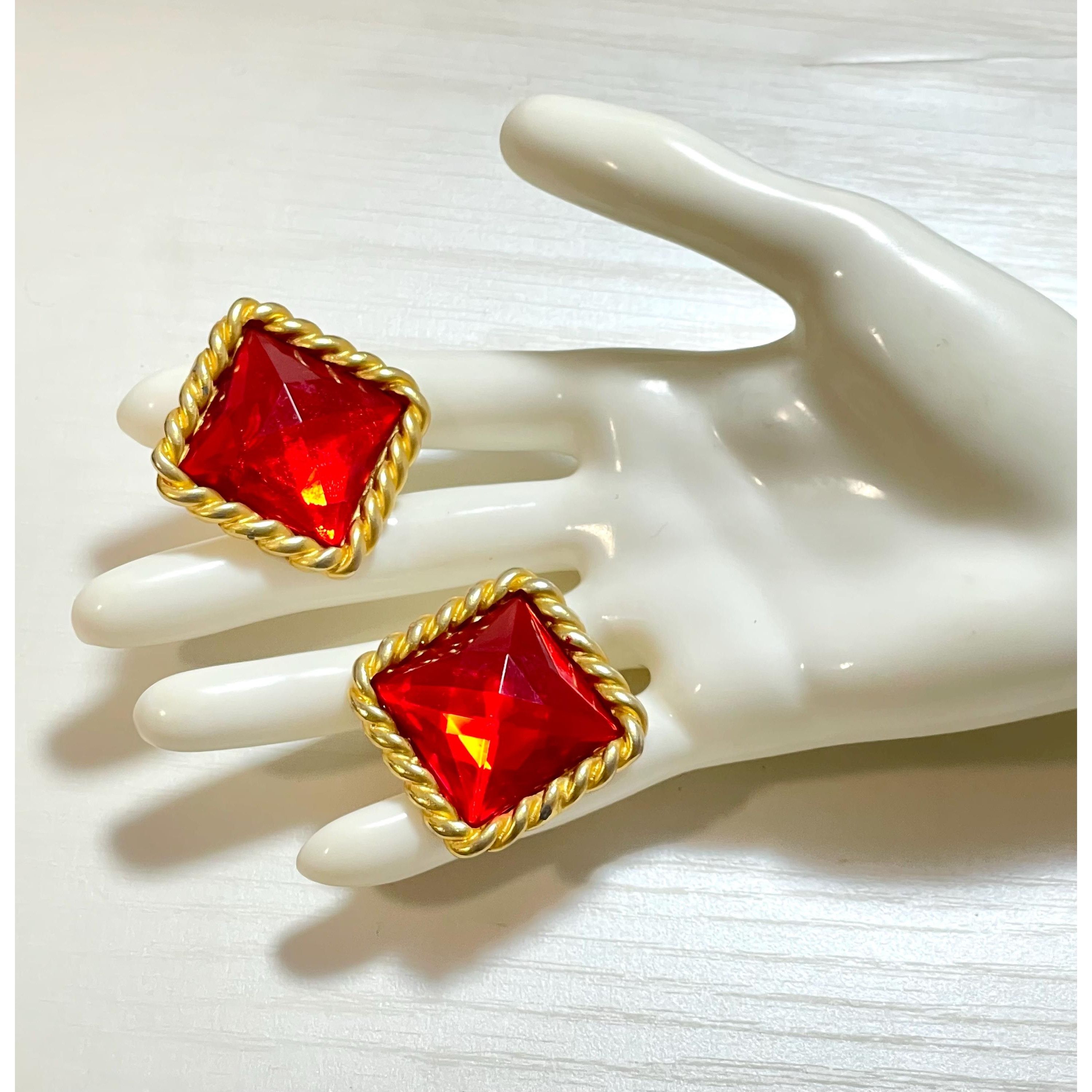 Celine Vintage Celine diamond cut stud design red gripoix earrings Size ONE SIZE - 4 Thumbnail