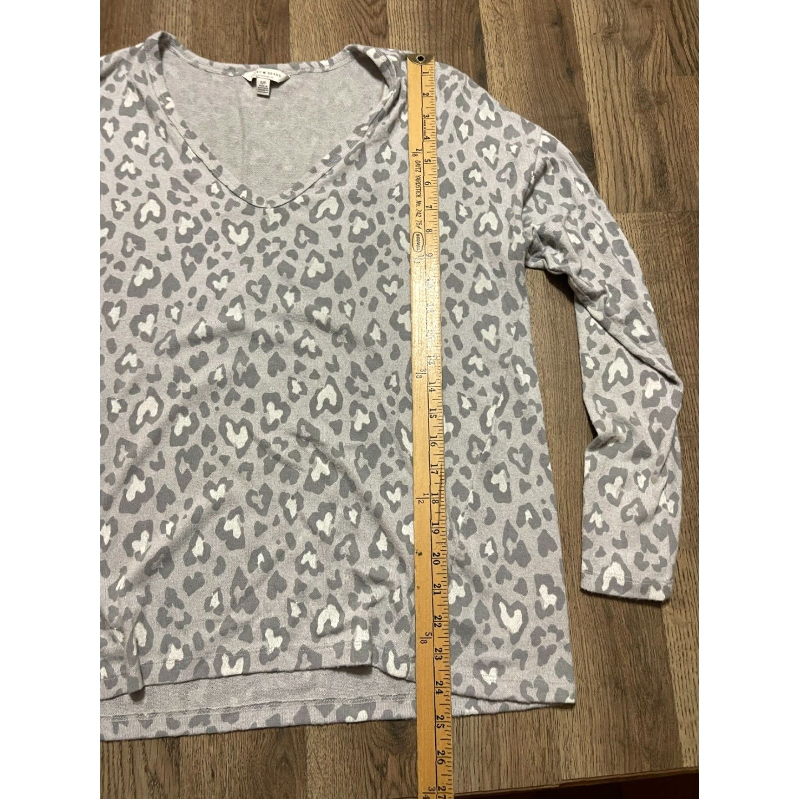 Lucky Brand Lucky Brand Shirt Women's Small Gray Hearts V-Neck Long Sleeve Shirt Womens Small Gray Hearts V-Neck Long Sleeve Size S / US 4 / IT 40 - 6 Thumbnail