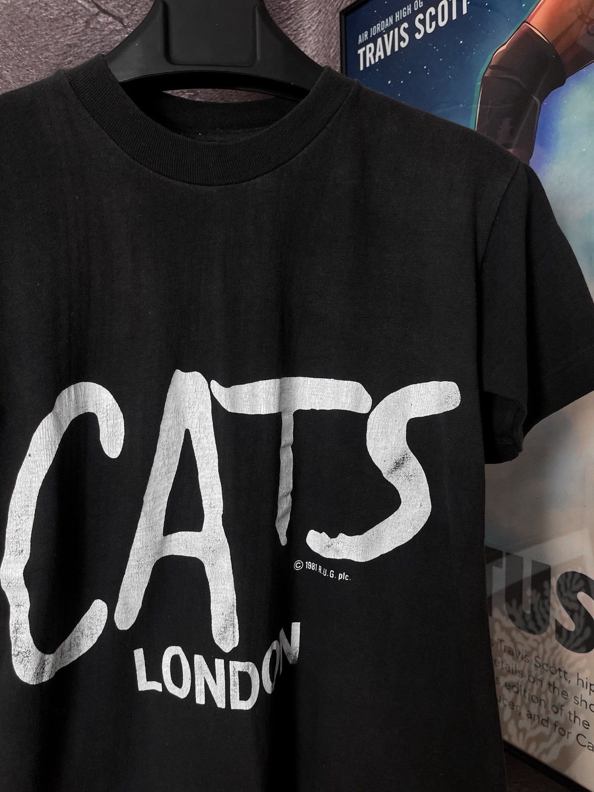 Fruit Of The Loom Vintage CATS London Graphic Tee Black Distressed Y2K Size US S / EU 44-46 / 1 - 3 Thumbnail