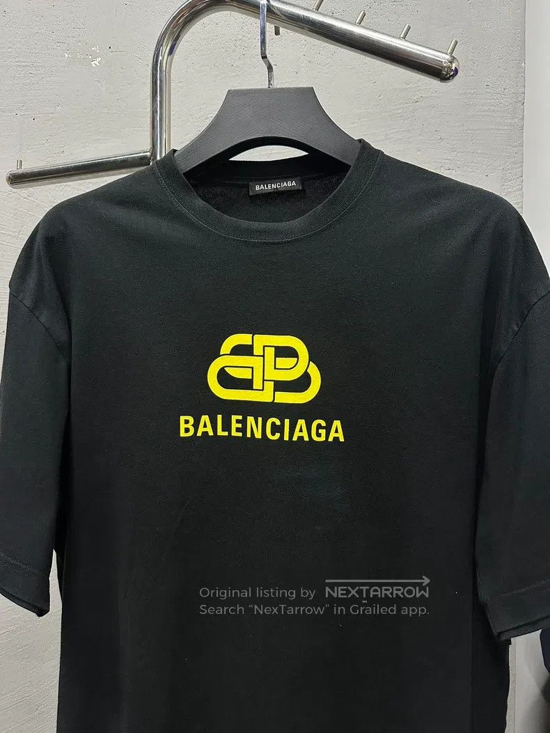 Balenciaga Balenciaga Chest Yellow BB Buckle Logo Size US M / EU 48-50 / 2 - 2 Thumbnail