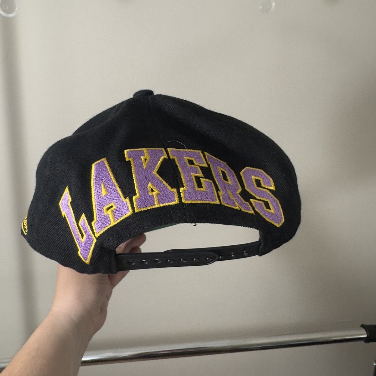 Mitchell & Ness Los Angeles Lakers black snapback hat Size ONE SIZE - 4 Thumbnail