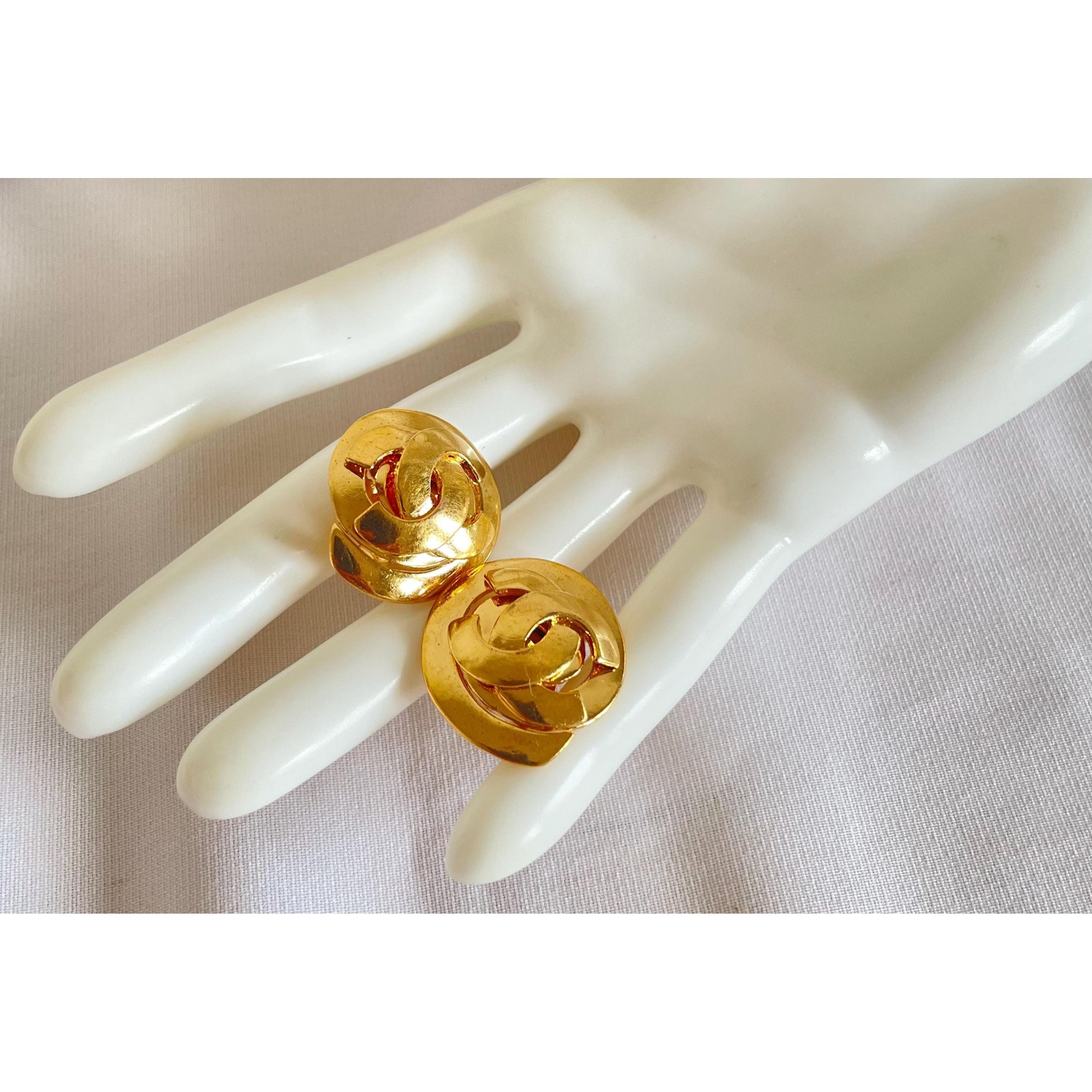 Chanel Vintage CHANEL gold tone round snail design earrings with CC Size ONE SIZE - 3 Thumbnail