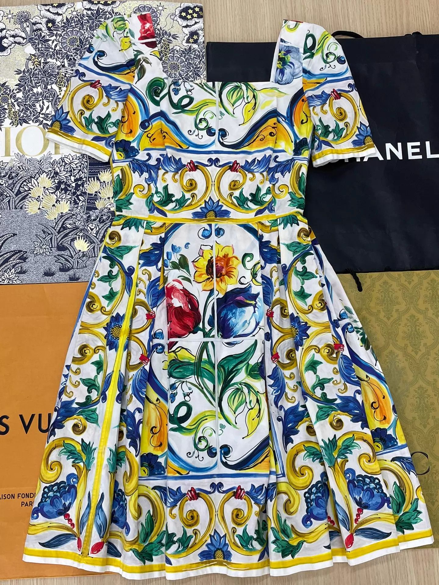 Dolce & Gabbana Dolce&Gabbana Women's Floral Print Dress 38 Size XS / US 0-2 / IT 36-38 - 1 Thumbnail