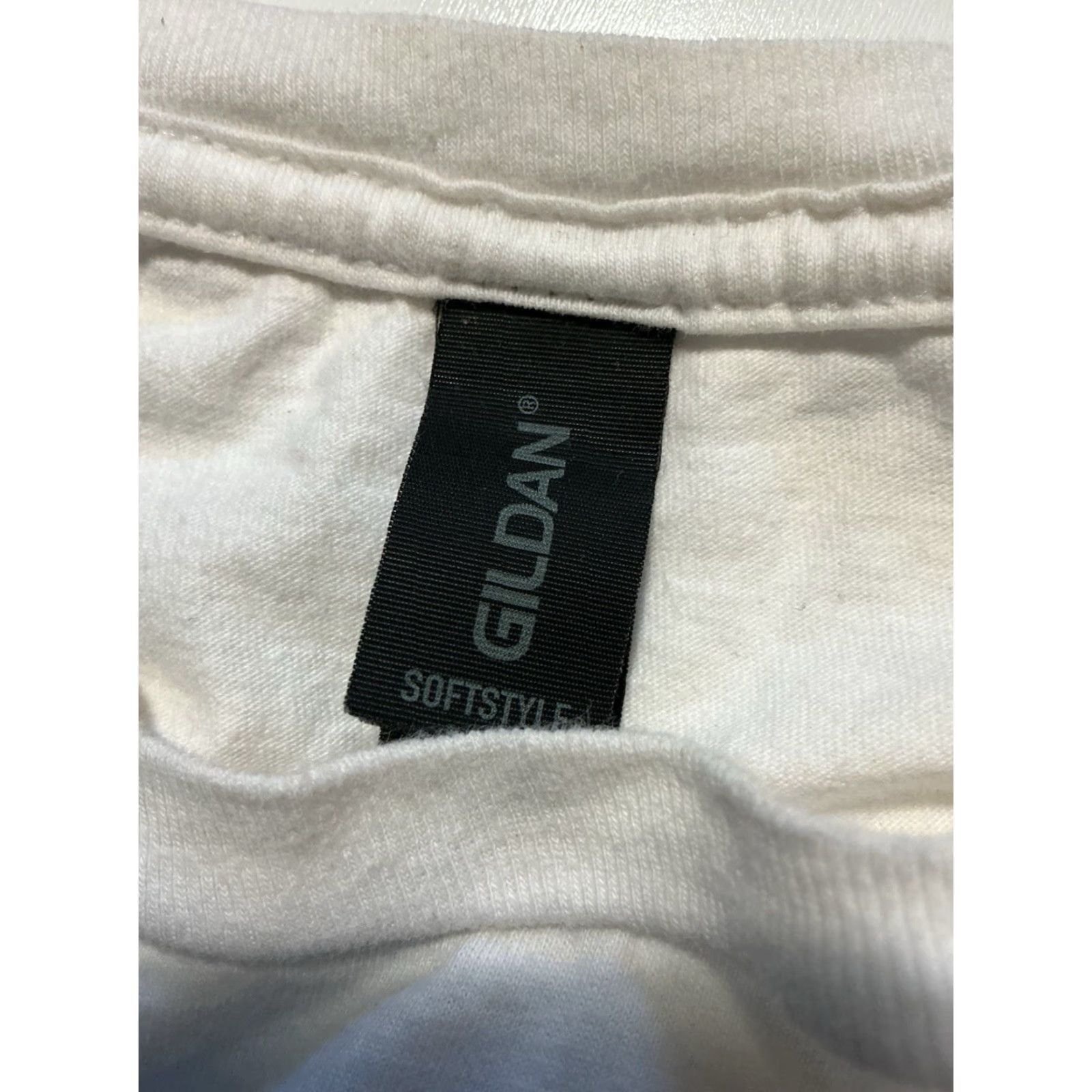 Gildan Arms Akimbo Theater Music Alternative Indie Rock Band White S/S T-Shirt XL Mens Gildan Shirt Graphic T-Shirt Size US XL / EU 56 / 4 - 6 Thumbnail