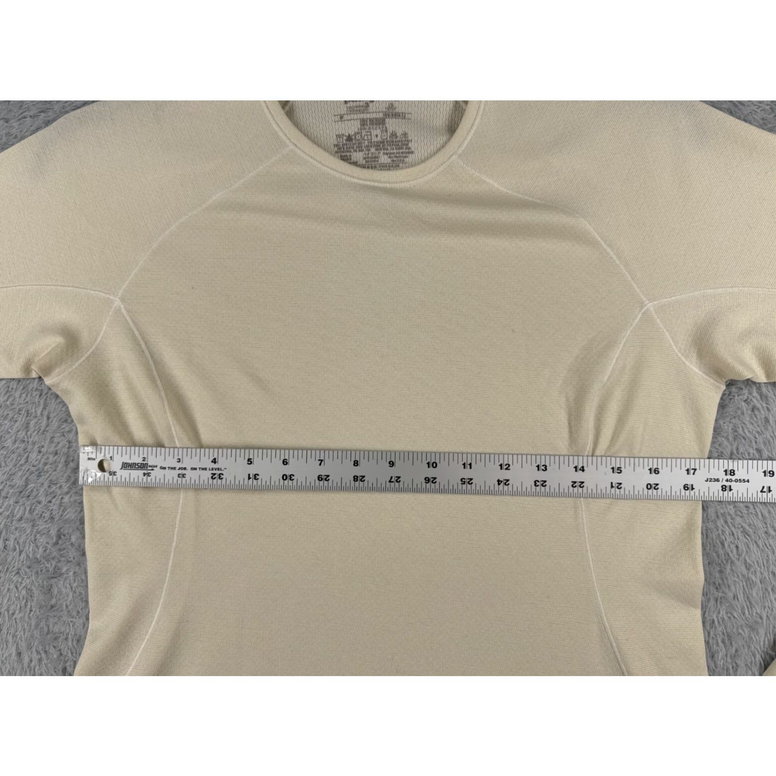 Patagonia Patagonia Shirt Womens Medium Yellow Capilene 3 Midweight Crew Long Sleeve Poly Shirt Womens Medium Yellow Capilene 3 Midweight Crew Long Sleeve Poly Size M / US 6-8 / IT 42-44 - 7 Thumbnail