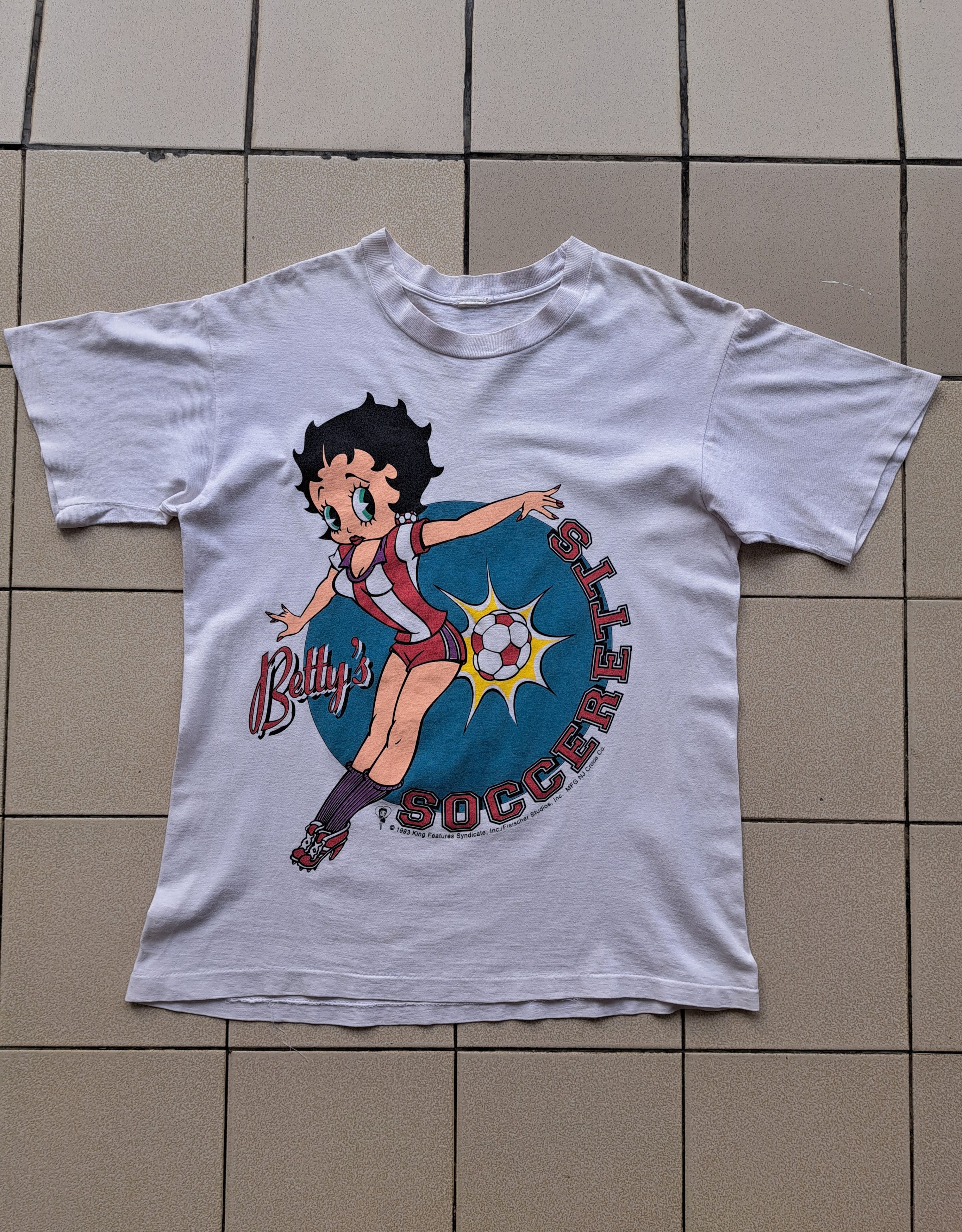 Vintage Vintage 1993 Betty Boop playing Football Soccer T-Shirt Size US M / EU 48-50 / 2 - 1 Thumbnail