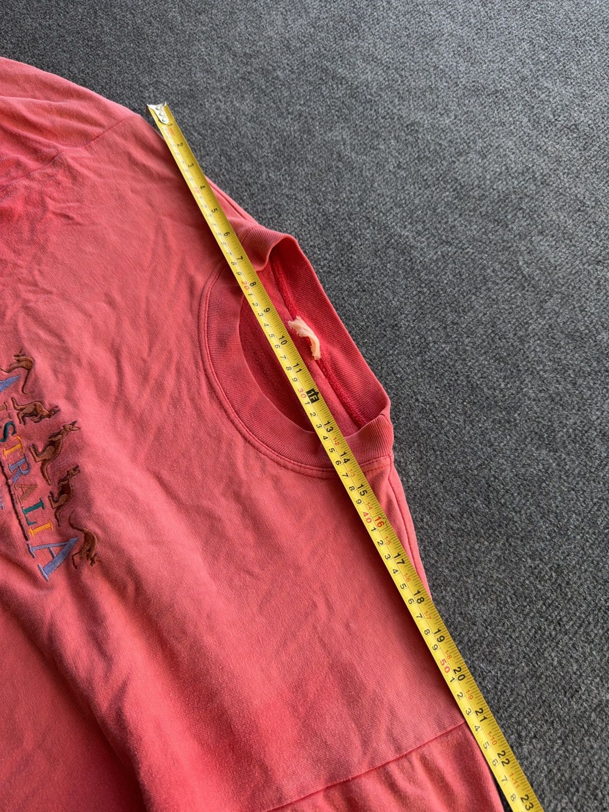 Vintage Vintage 90s Australia Melbourne Kangaroo Faded Retro Tee Size US M / EU 48-50 / 2 - 18 Thumbnail