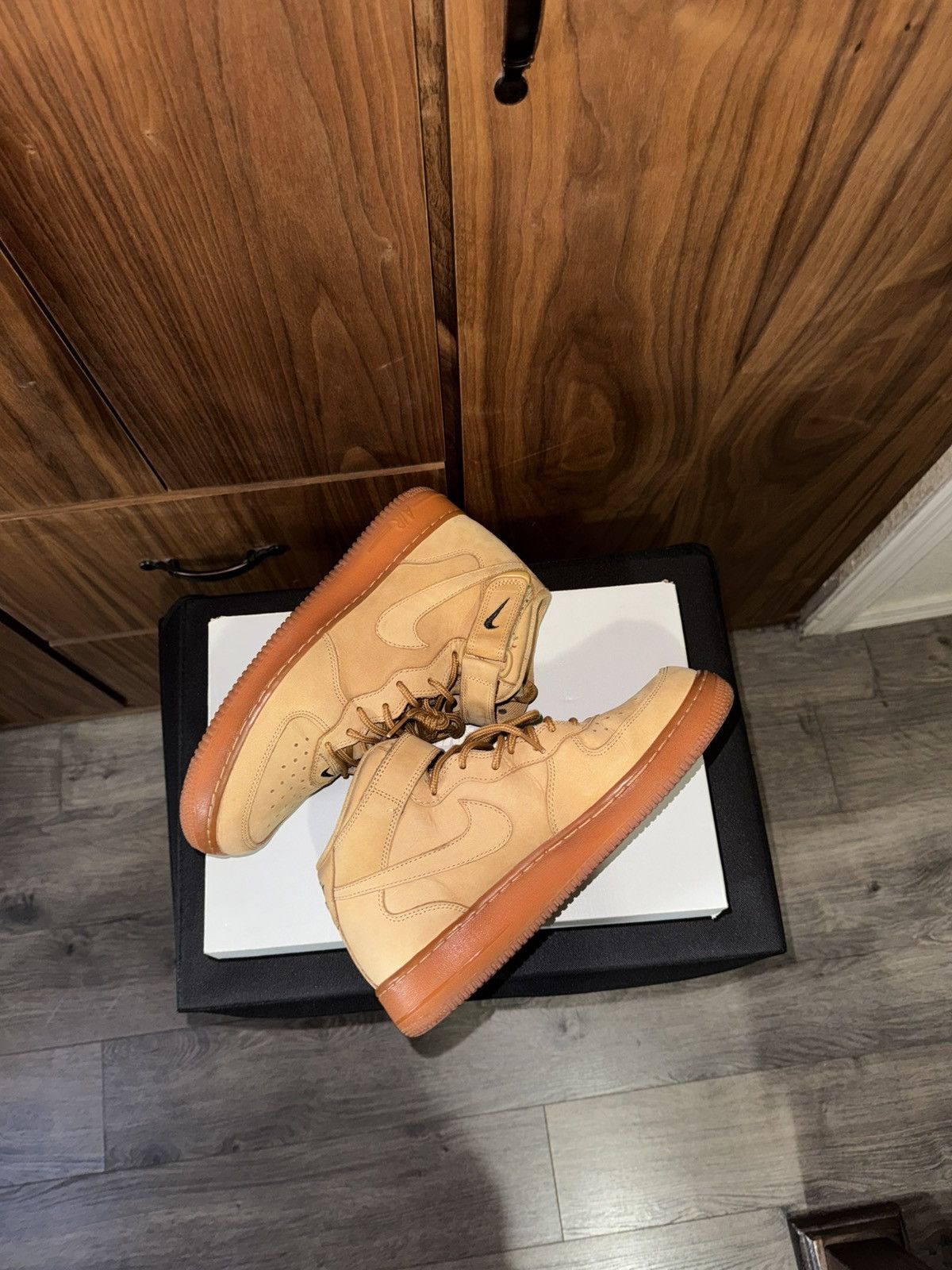 Nike Nike Air Force 1 Mid Flax Outdoor Green Size US 8.5 / EU 41-42 - 2 Thumbnail