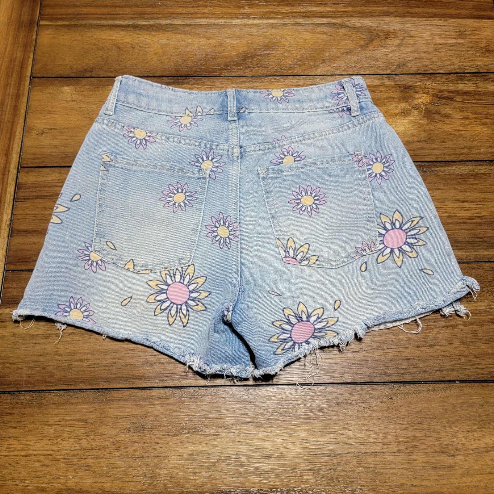 Other No Boundaries Denim Cut Off Shorts w/Flowers - Size Junior 5 Size 28" / US 6 / IT 42 - 2 Thumbnail