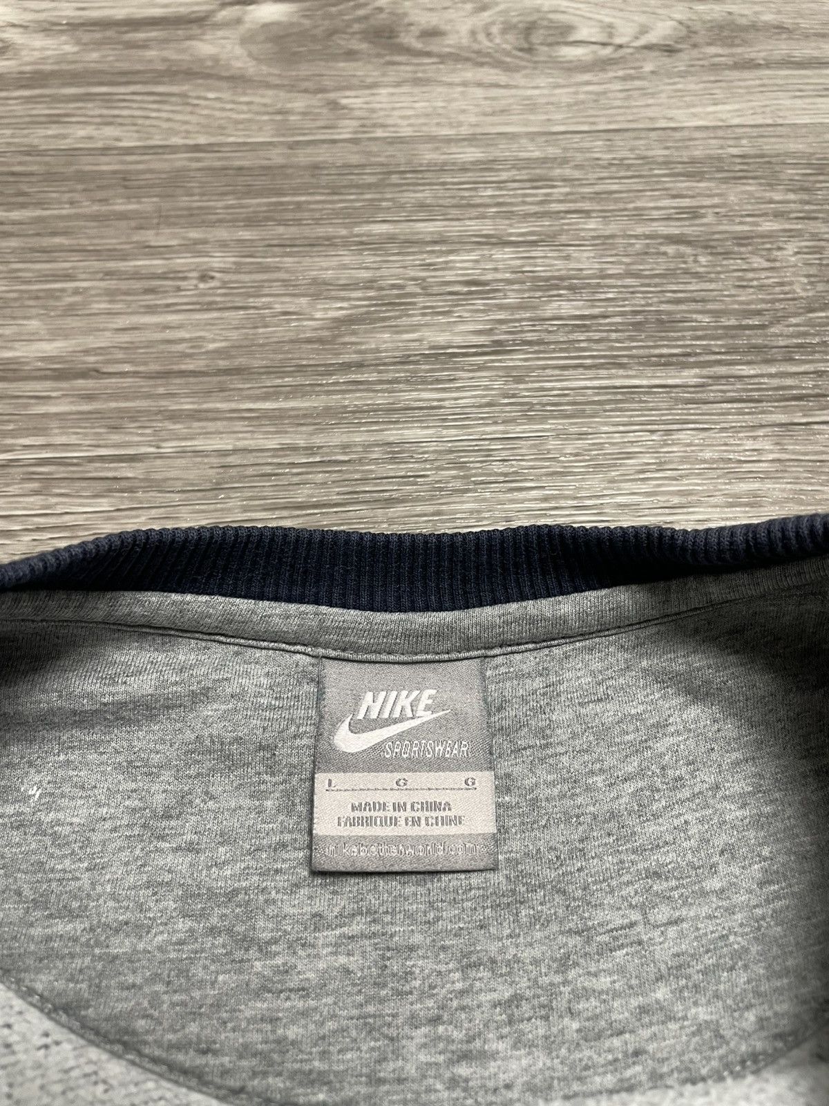 Nike Vintage Nike Navy Blue Basic Sweatshirt Crewneck Gray Tag Size US L / EU 52-54 / 3 - 12 Thumbnail