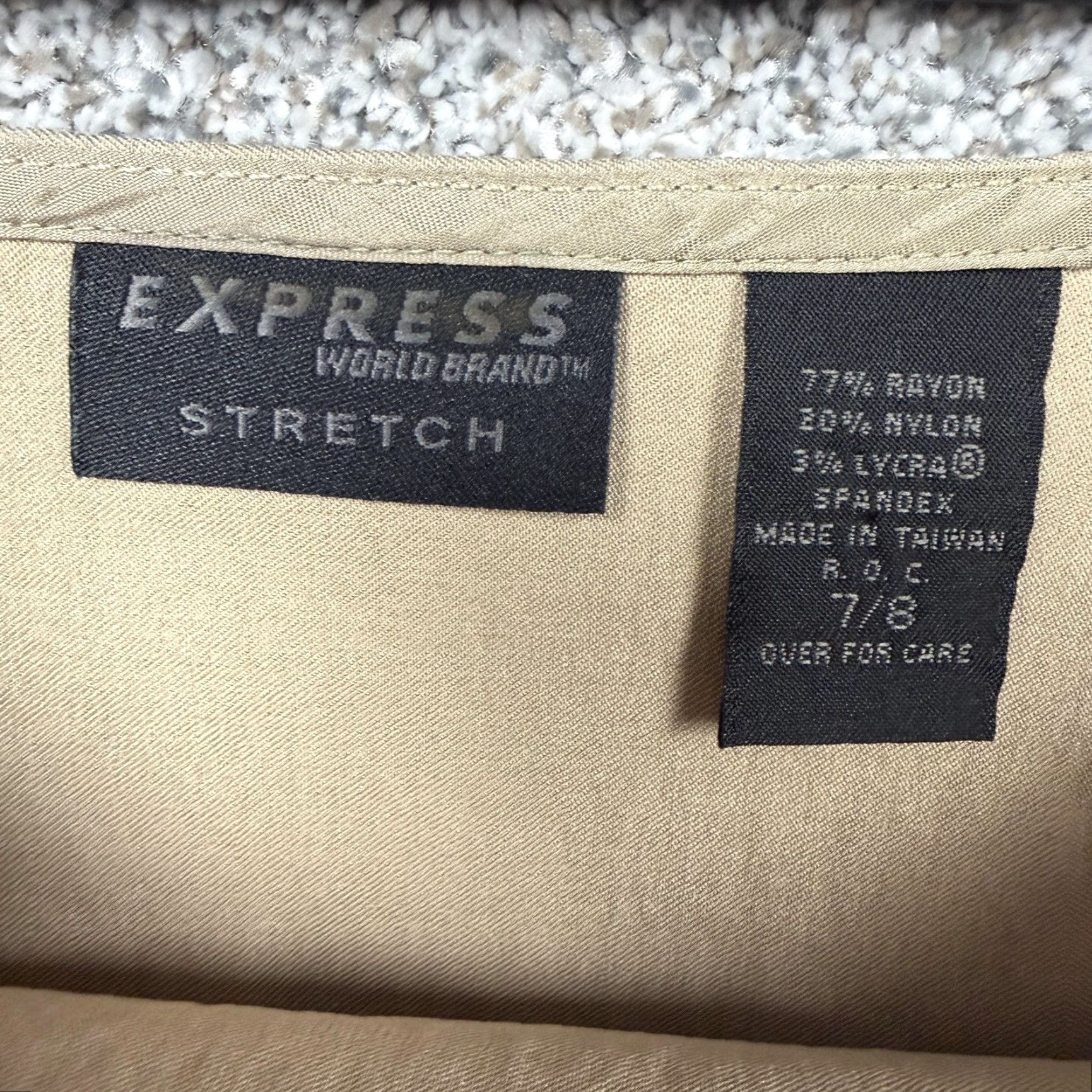 Express VINTAGE Express Skirt 7/8 Beige Pencil Ruffle Workwear Office Size 28" / US 6 / IT 42 - 4 Thumbnail