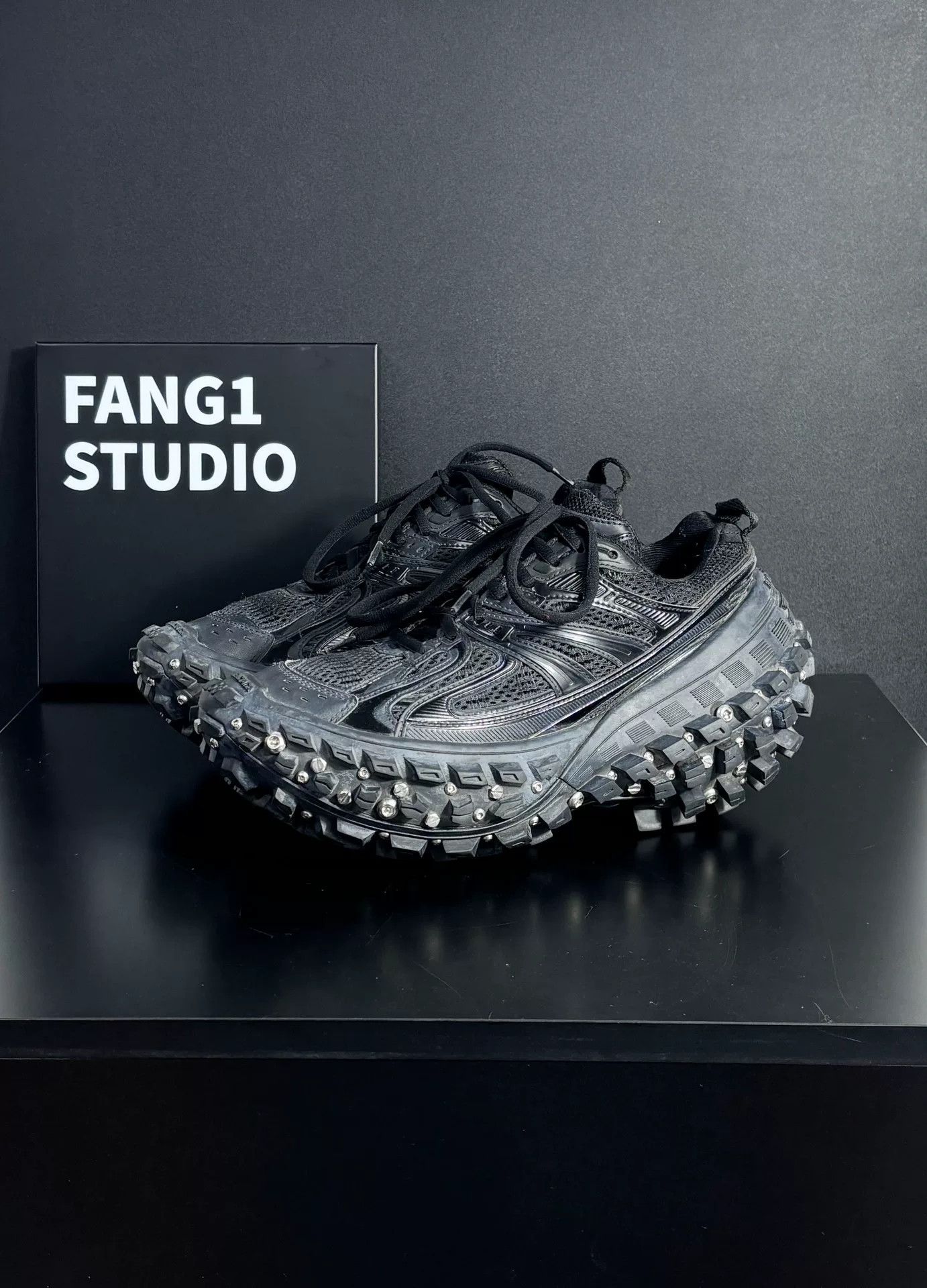 Balenciaga Balenciaga Black Lowtop Sneakers us_7-5 Women Size US 7.5 / IT 37.5 - 1 Thumbnail