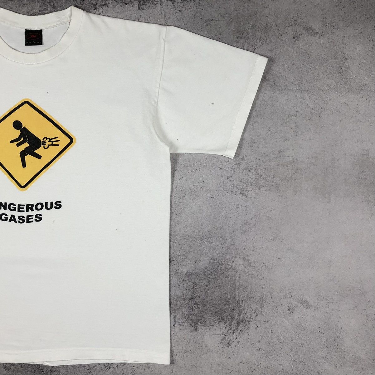 Vintage Vintage Dangerous Gases Fart Tee Size US L / EU 52-54 / 3 - 5 Thumbnail