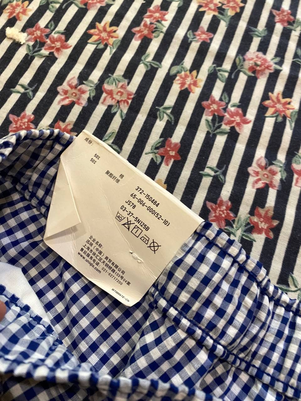 Uniqlo shorts Y2K Uniqlo print Vintage Streetwear Size US 36 / EU 52 - 5 Thumbnail