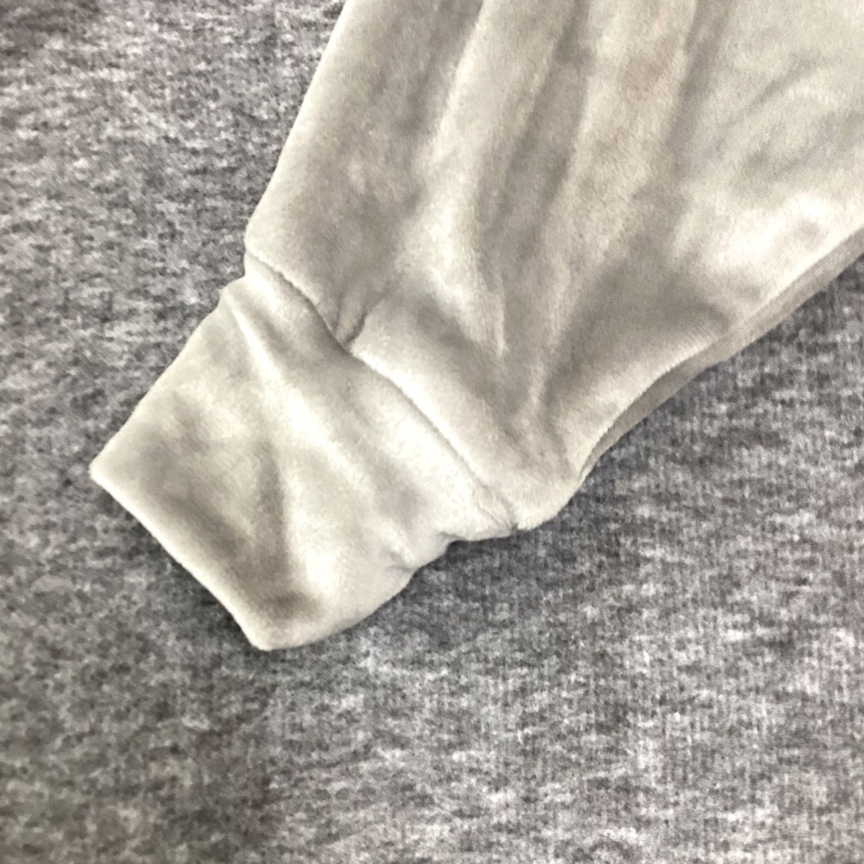 SKIMS Skims Velour Hoodie Cropped Zip Up Women XL Gray/ Honey Grey Zipper Full Zip Hooded Pockets Lounge Casual Activewear Size XL / US 12-14 / IT 48-50 - 7 Thumbnail