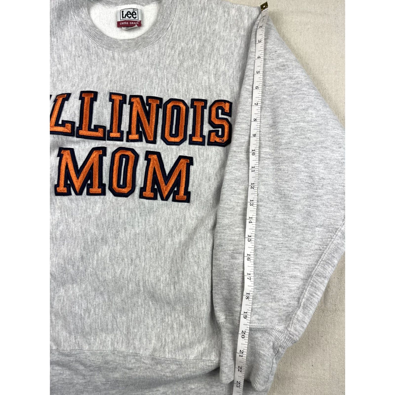 Champion VINTAGE Champion Gray Crewneck Sweatshirt USA 90s Sz M Mens Mom Size US M / EU 48-50 / 2 - 7 Thumbnail