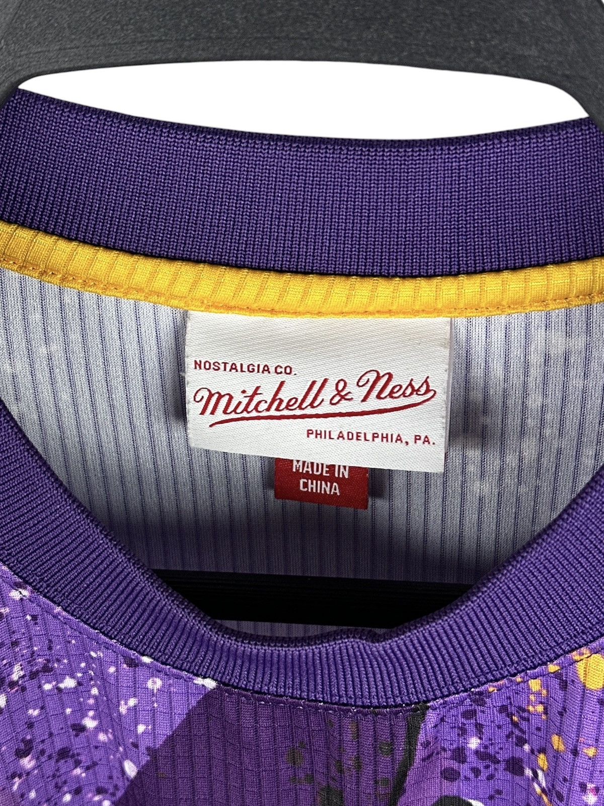 NBA Mitchell & Ness LA Lakers Hyper Hoops Moto L/S Shirt Jersey Size US M / EU 48-50 / 2 - 4 Thumbnail
