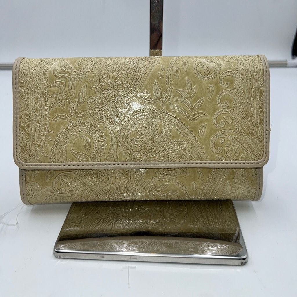 Relic Relic Vintage Tooled Checkbook Wallet ***SEE PICS AND DESCRI Size ONE SIZE - 1 Thumbnail