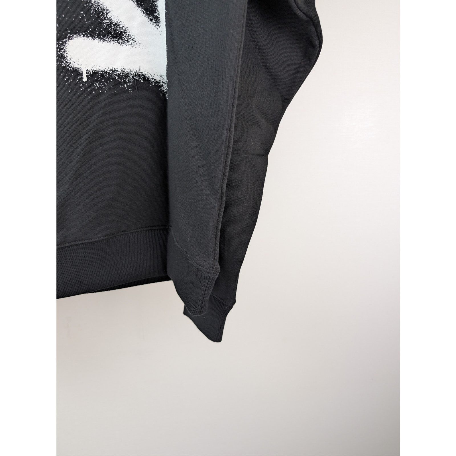 Off-White o1rshd1 Spray Can Arrow Skate Crewneck Sweater in Black Size US XL / EU 56 / 4 - 12 Thumbnail